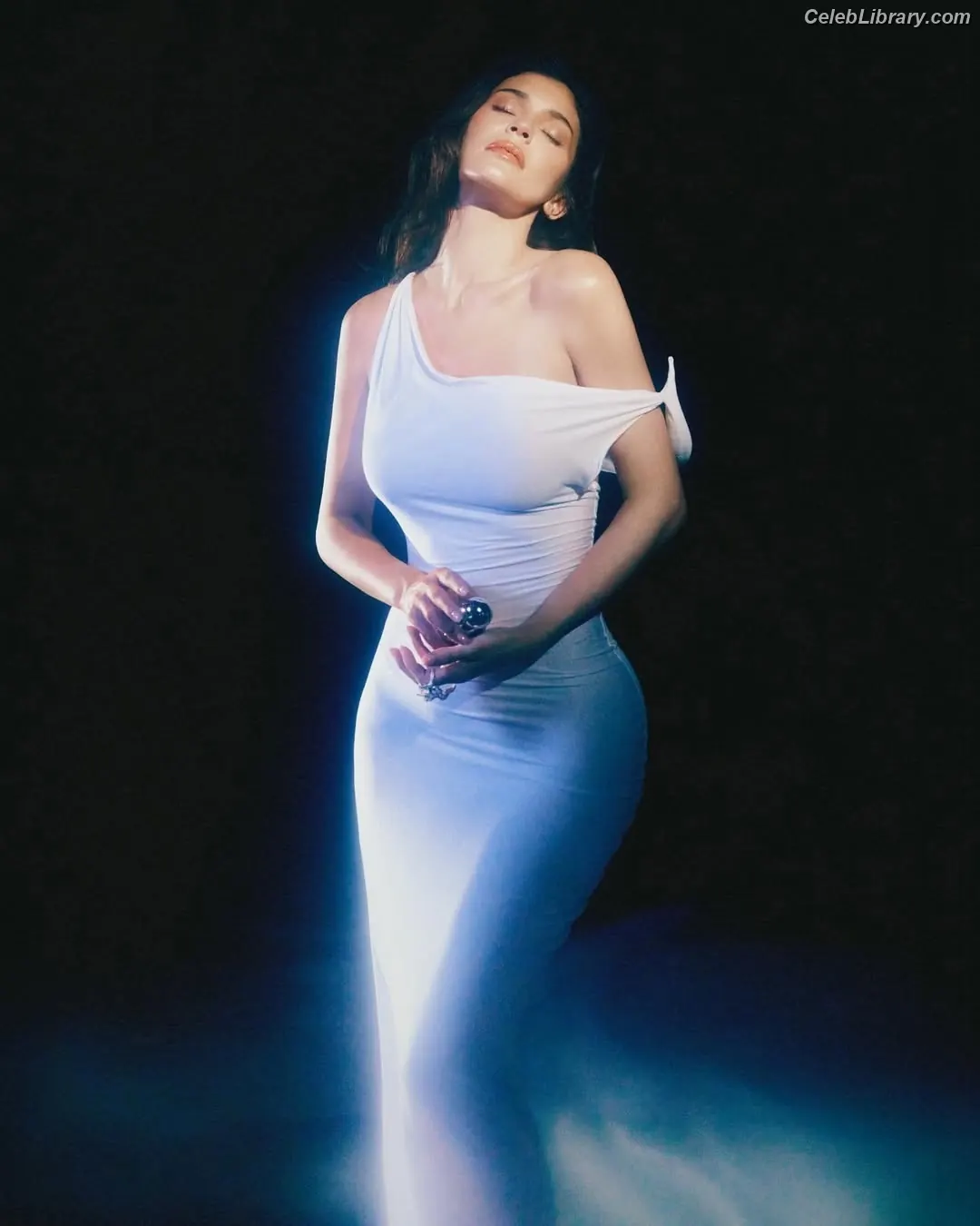 Kylie Jenner photo 9 of 4070