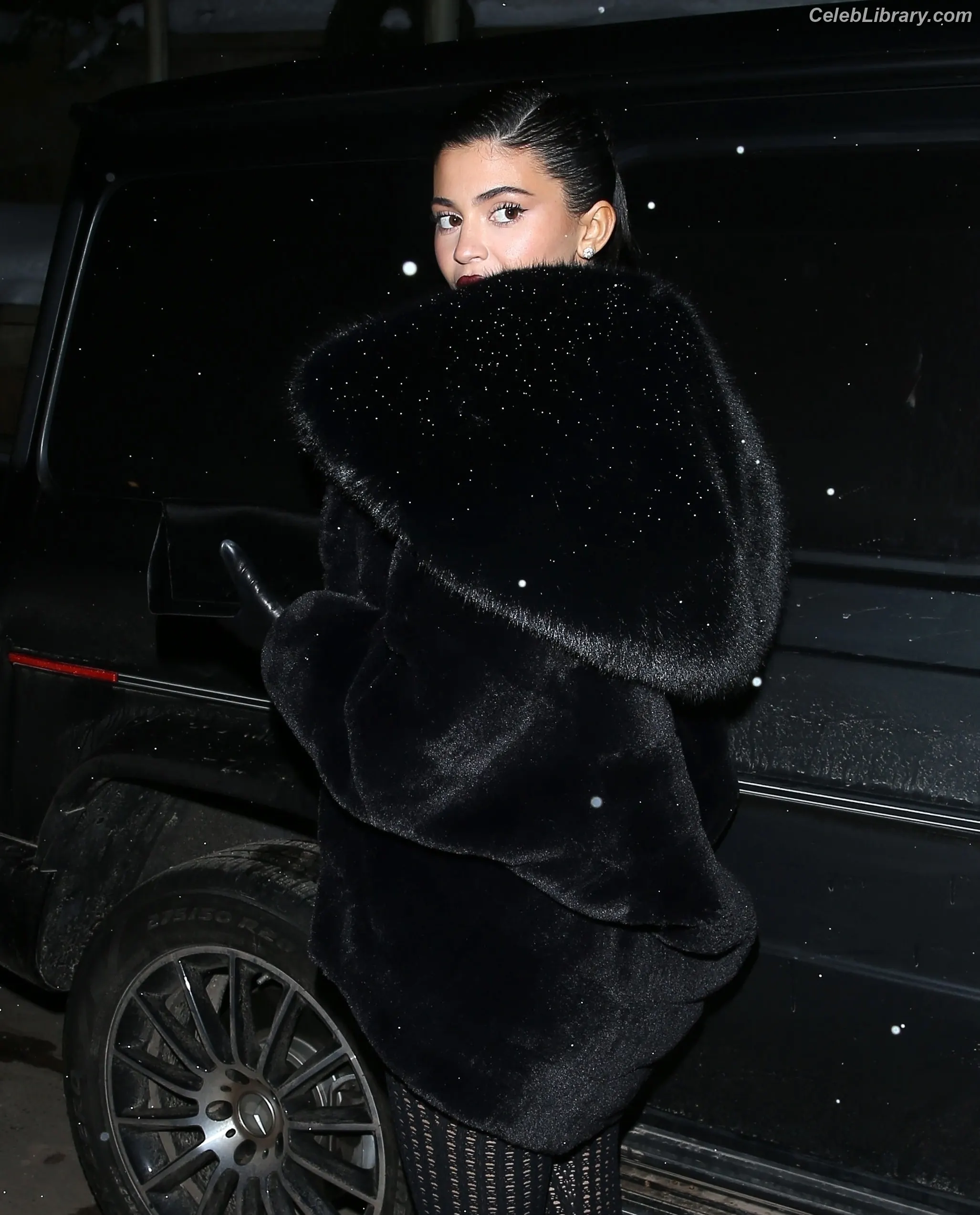 Kylie Jenner photo 8 of 4070