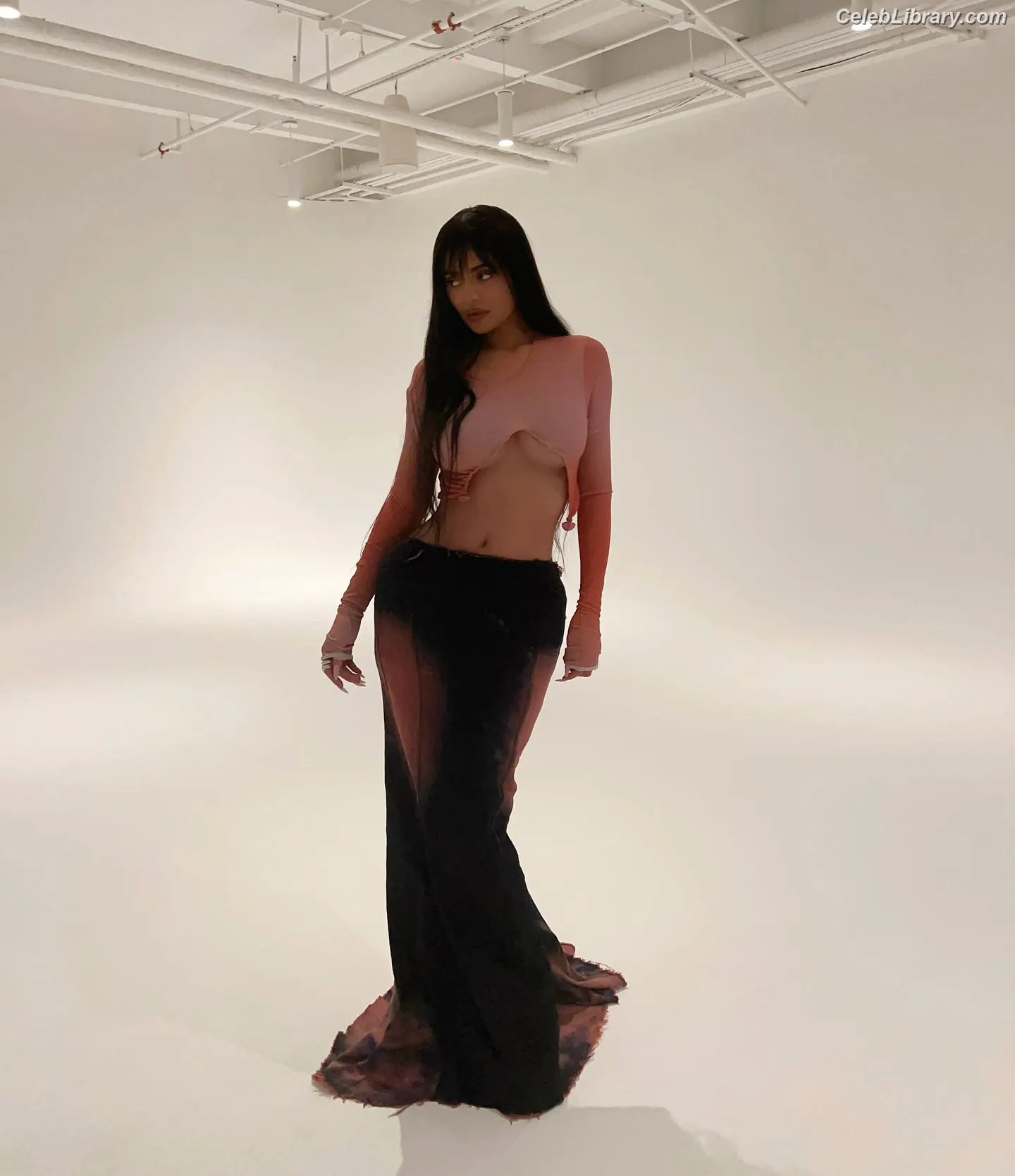 Kylie Jenner photo 23 of 4070