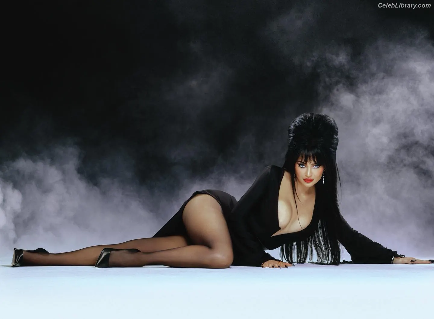 Kylie Jenner photo 5 of 4070