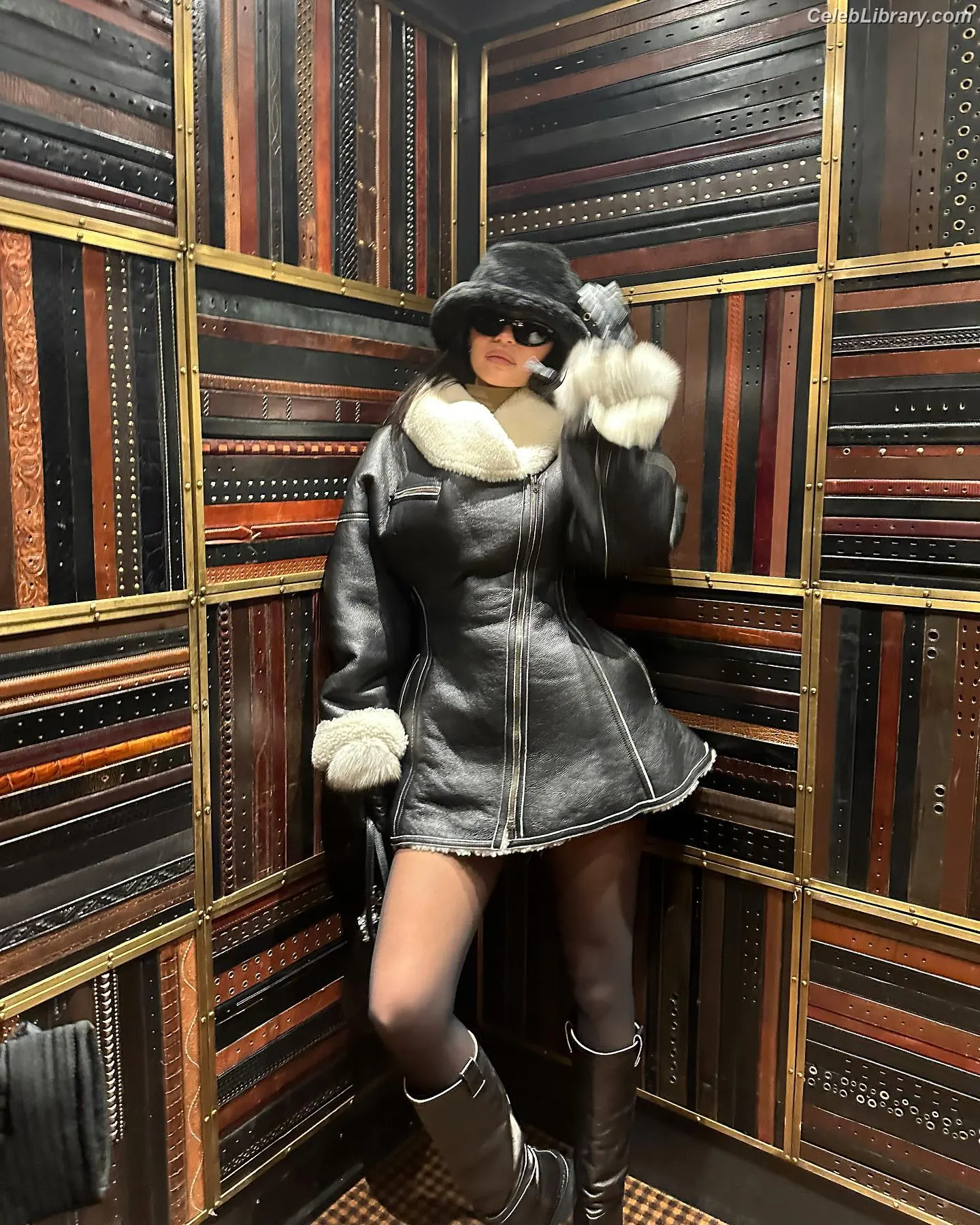 Kylie Jenner photo 24 of 4070