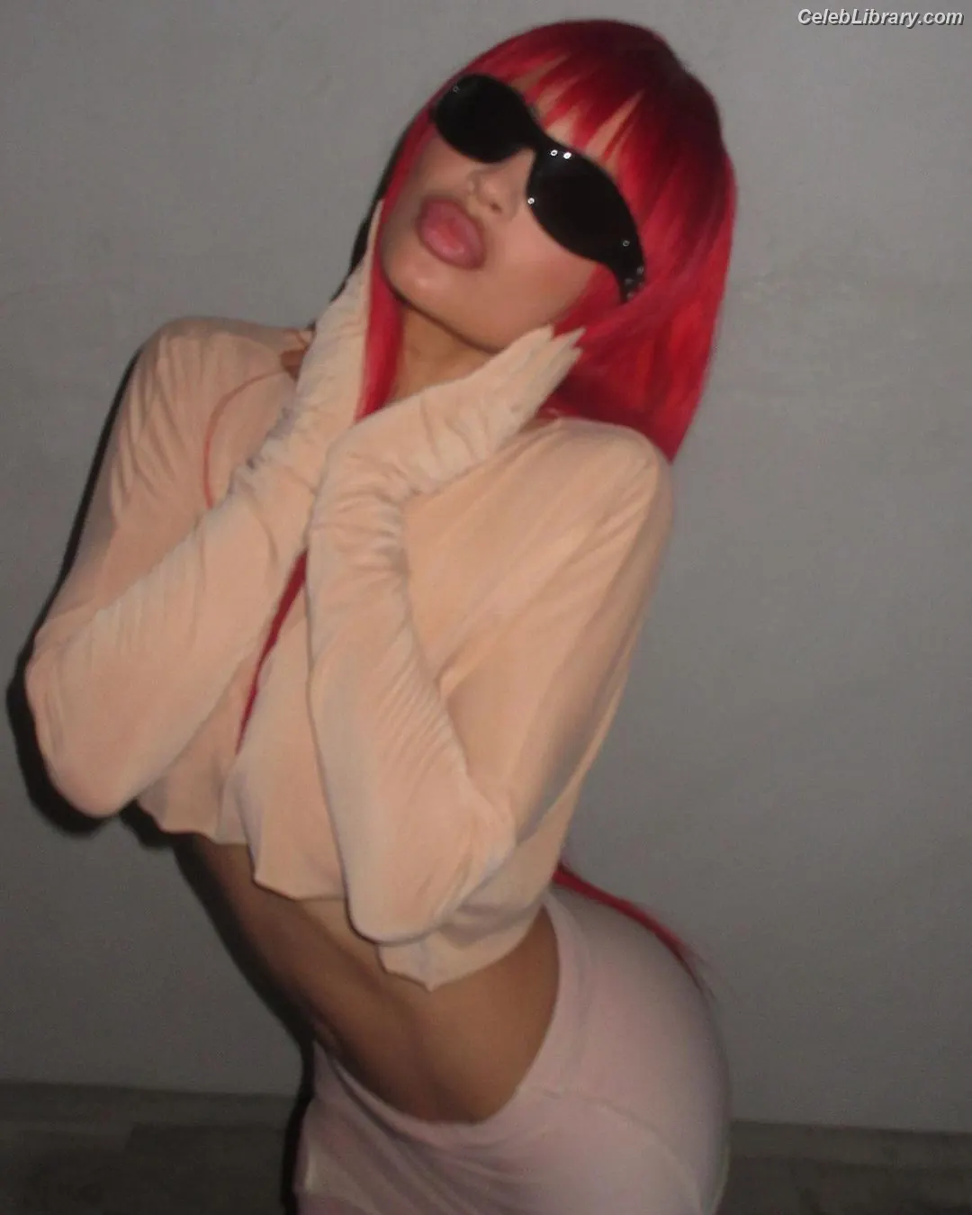 Kylie Jenner photo 17 of 4070