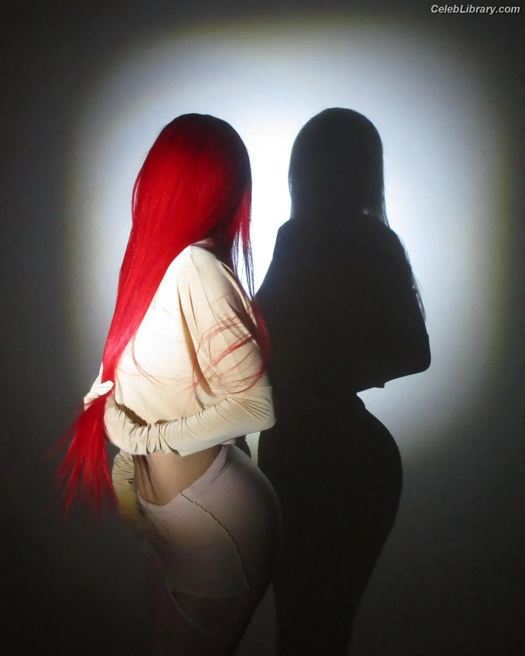 Kylie Jenner photo 19 of 4070