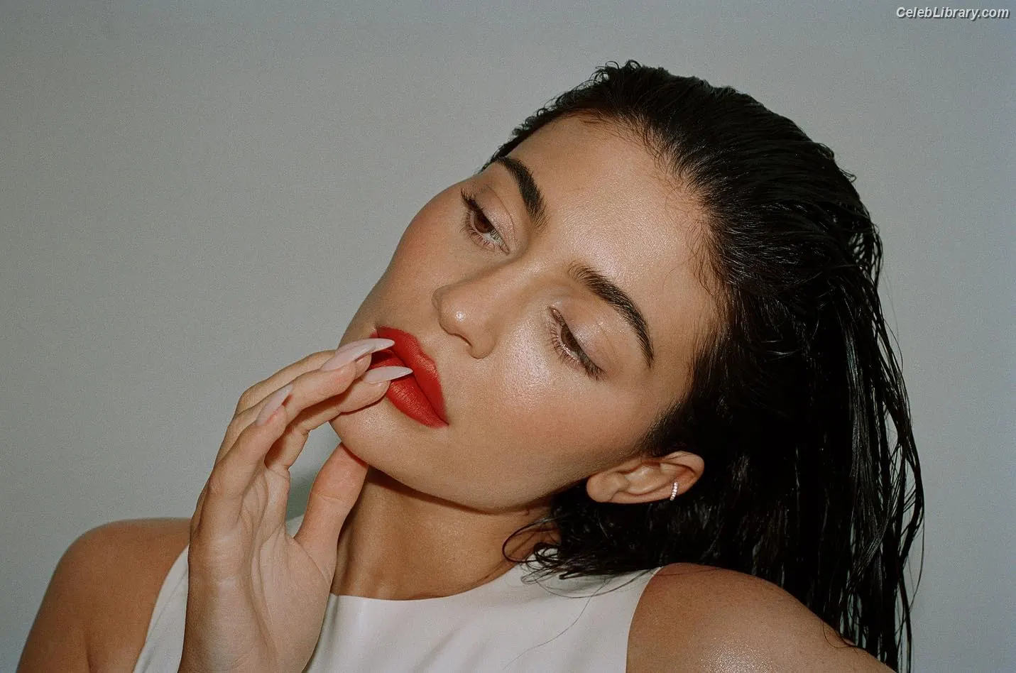 Kylie Jenner photo 23 of 4070