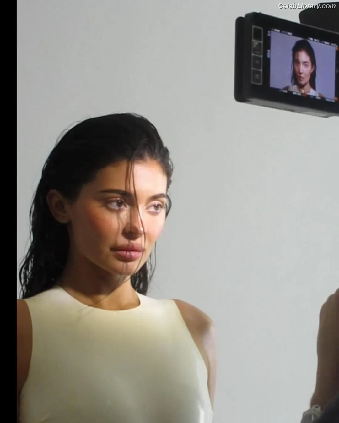 Kylie Jenner photo 4 of 4070