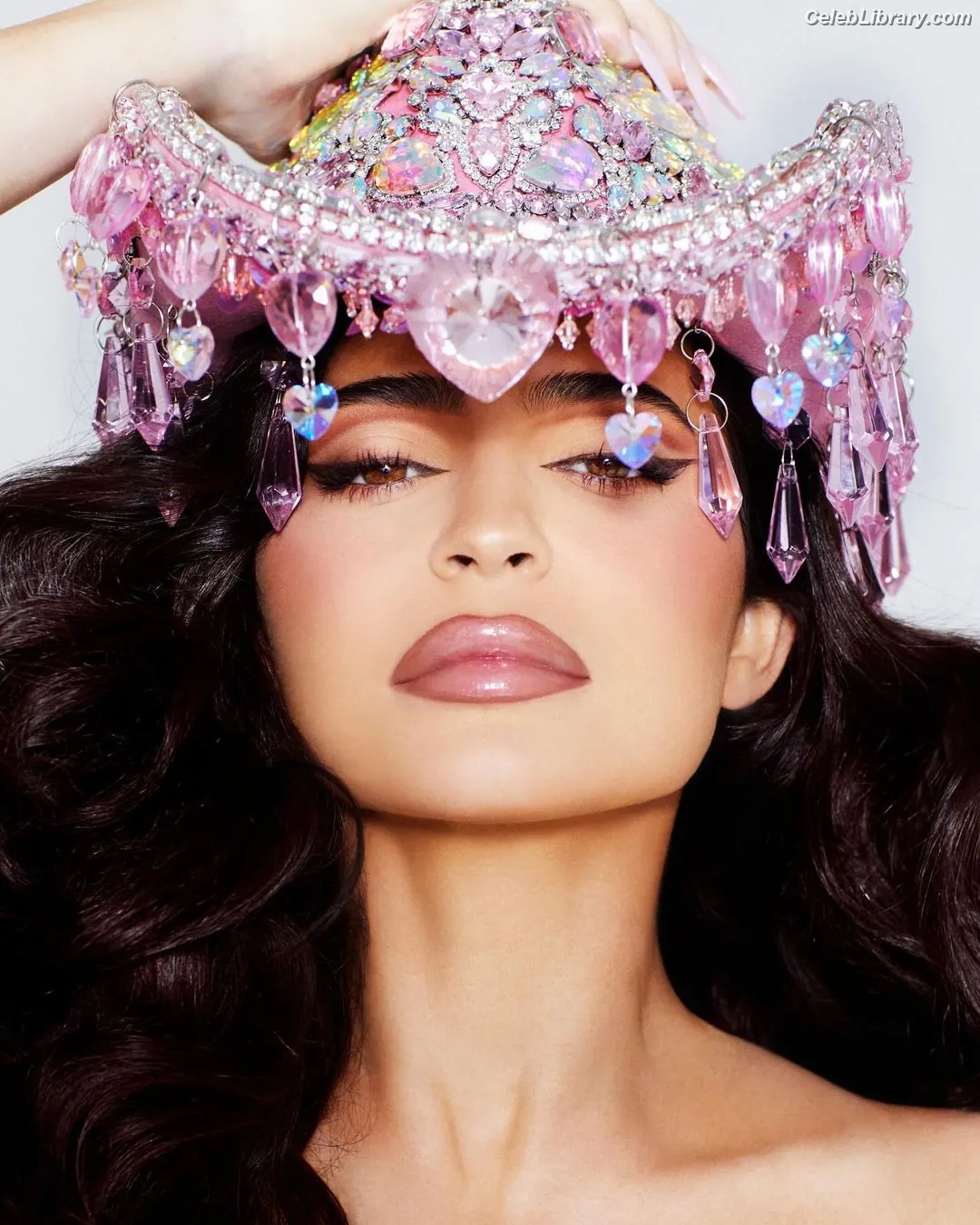 Kylie Jenner photo 13 of 4070