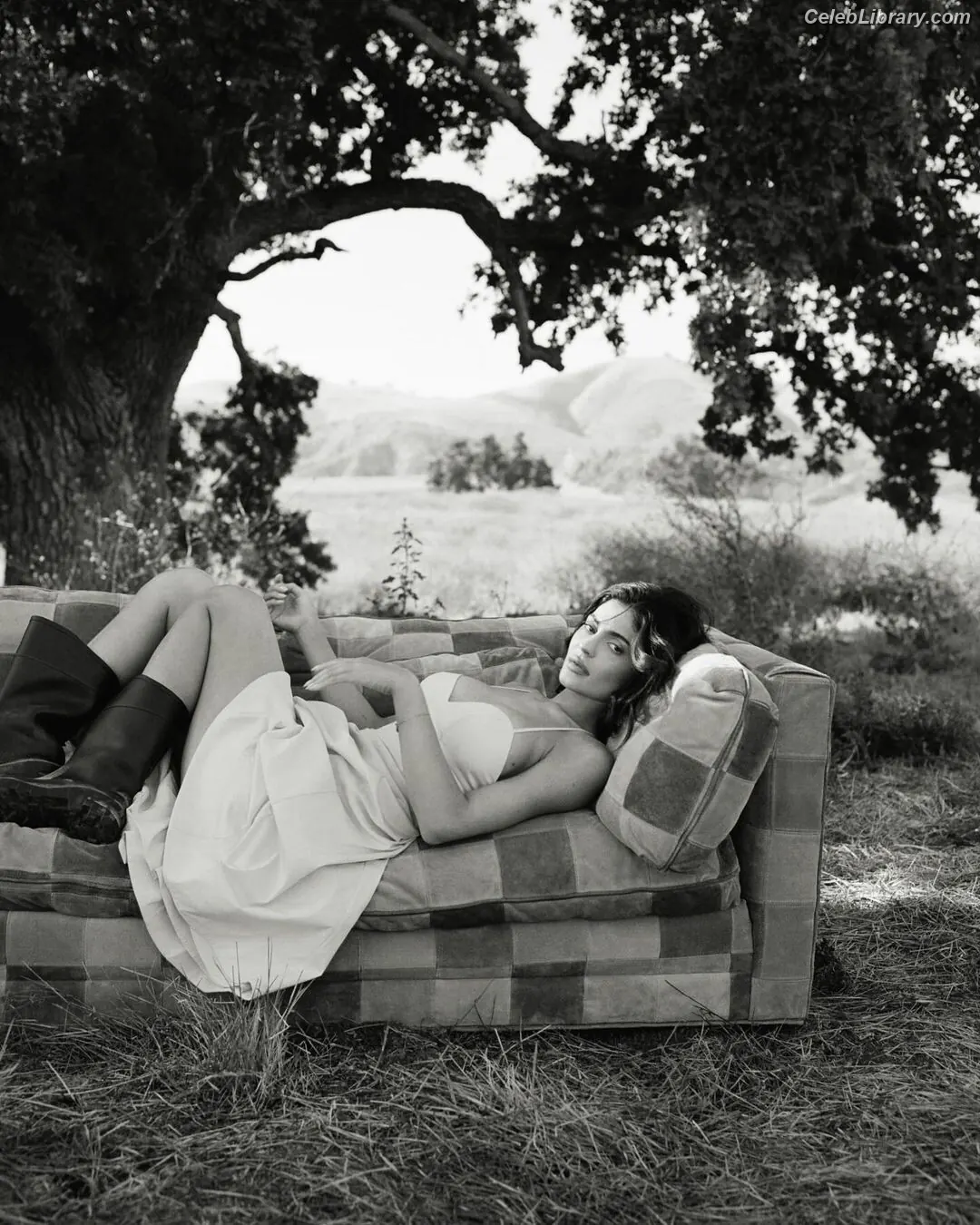 Kylie Jenner photo 10 of 4070