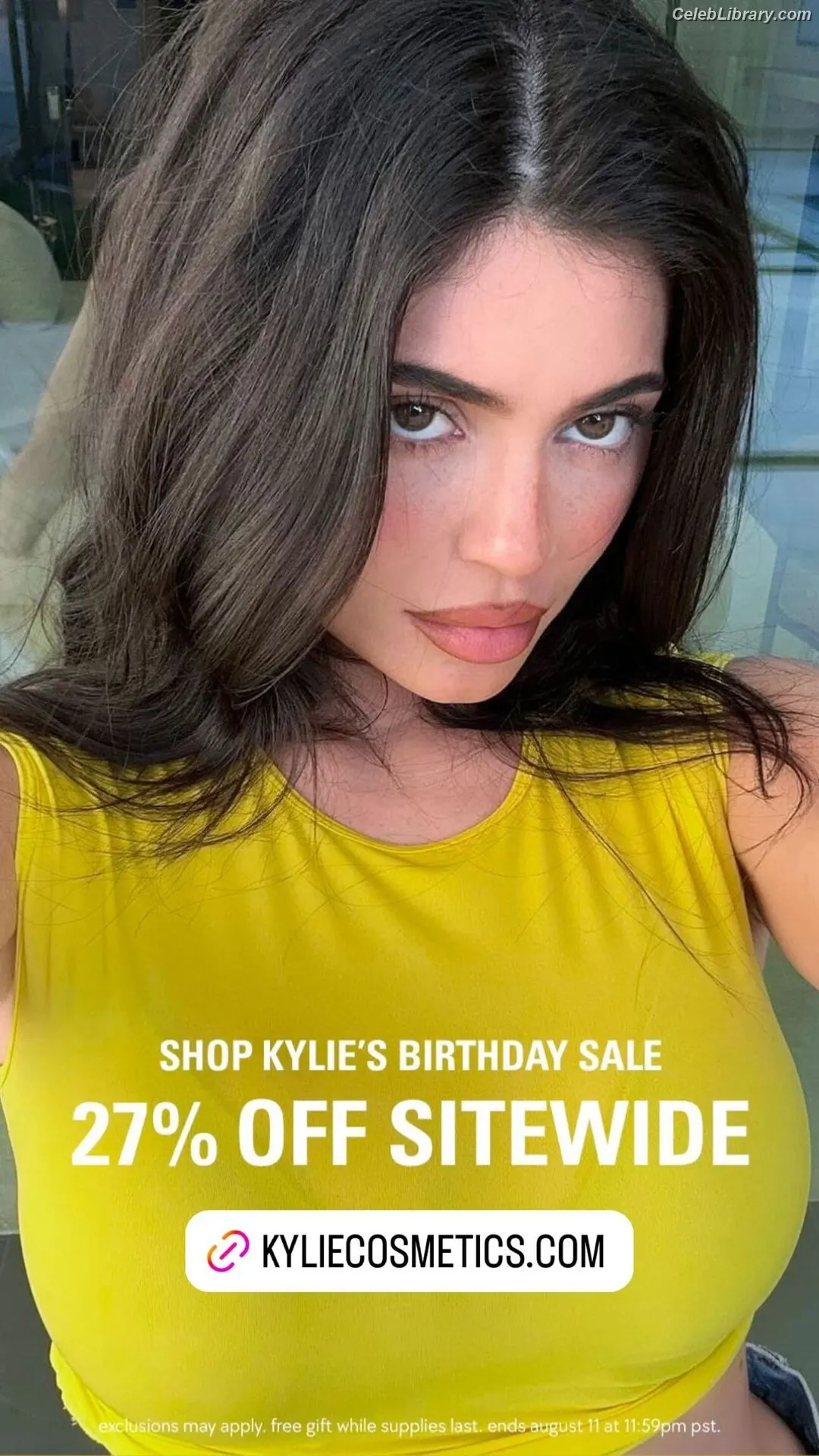 Kylie Jenner photo 2 of 4070