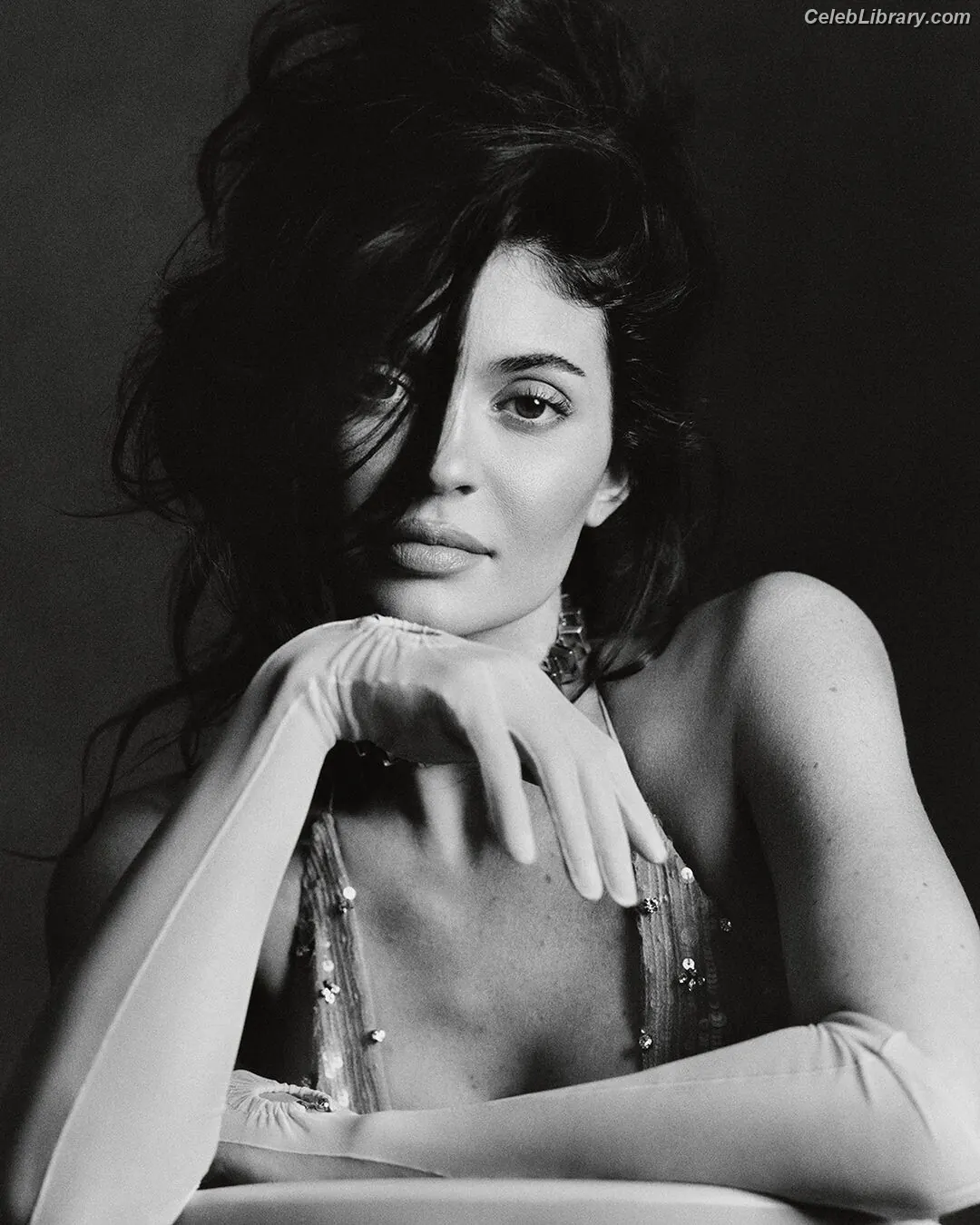 Kylie Jenner photo 4 of 4070