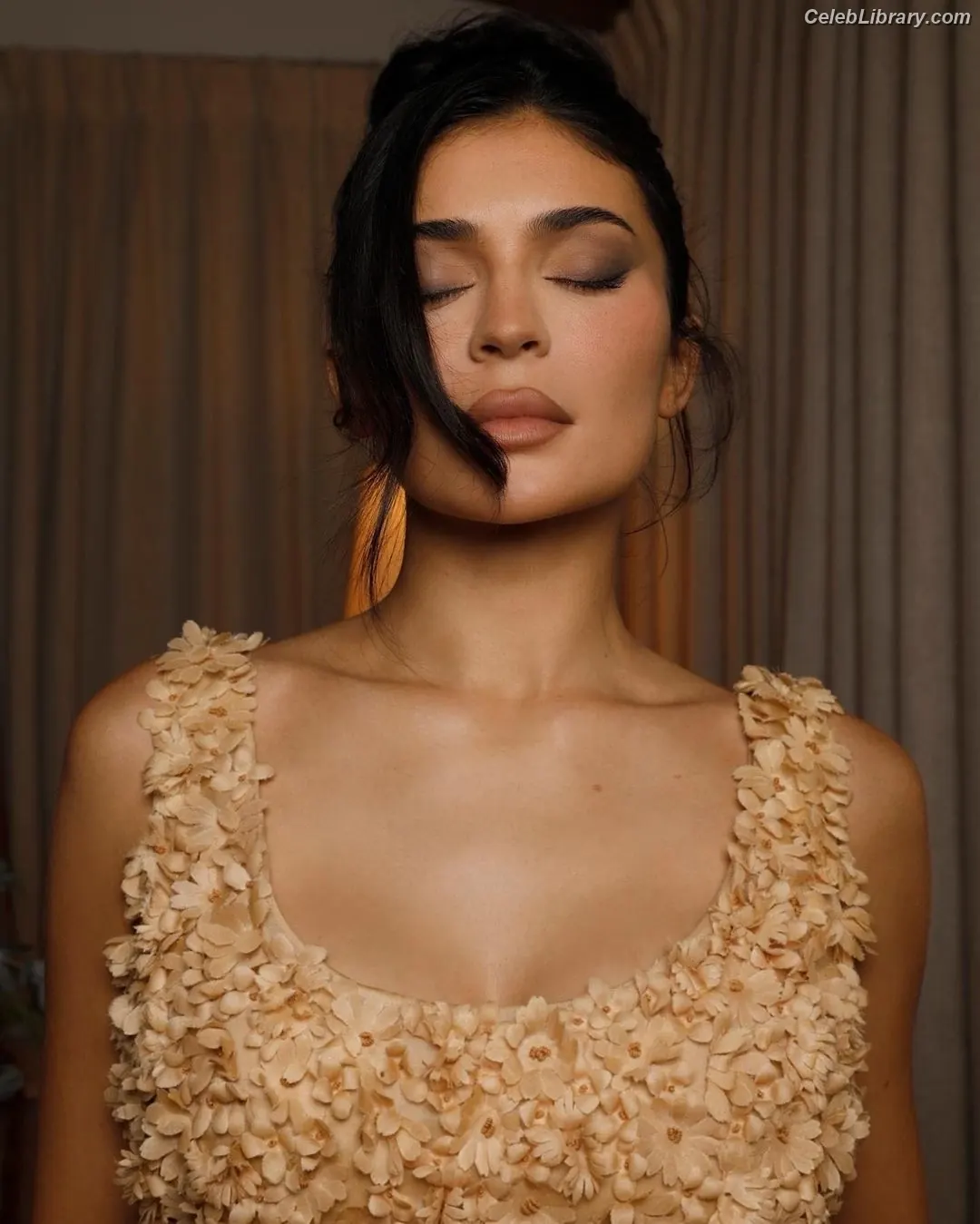 Kylie Jenner photo 21 of 4070