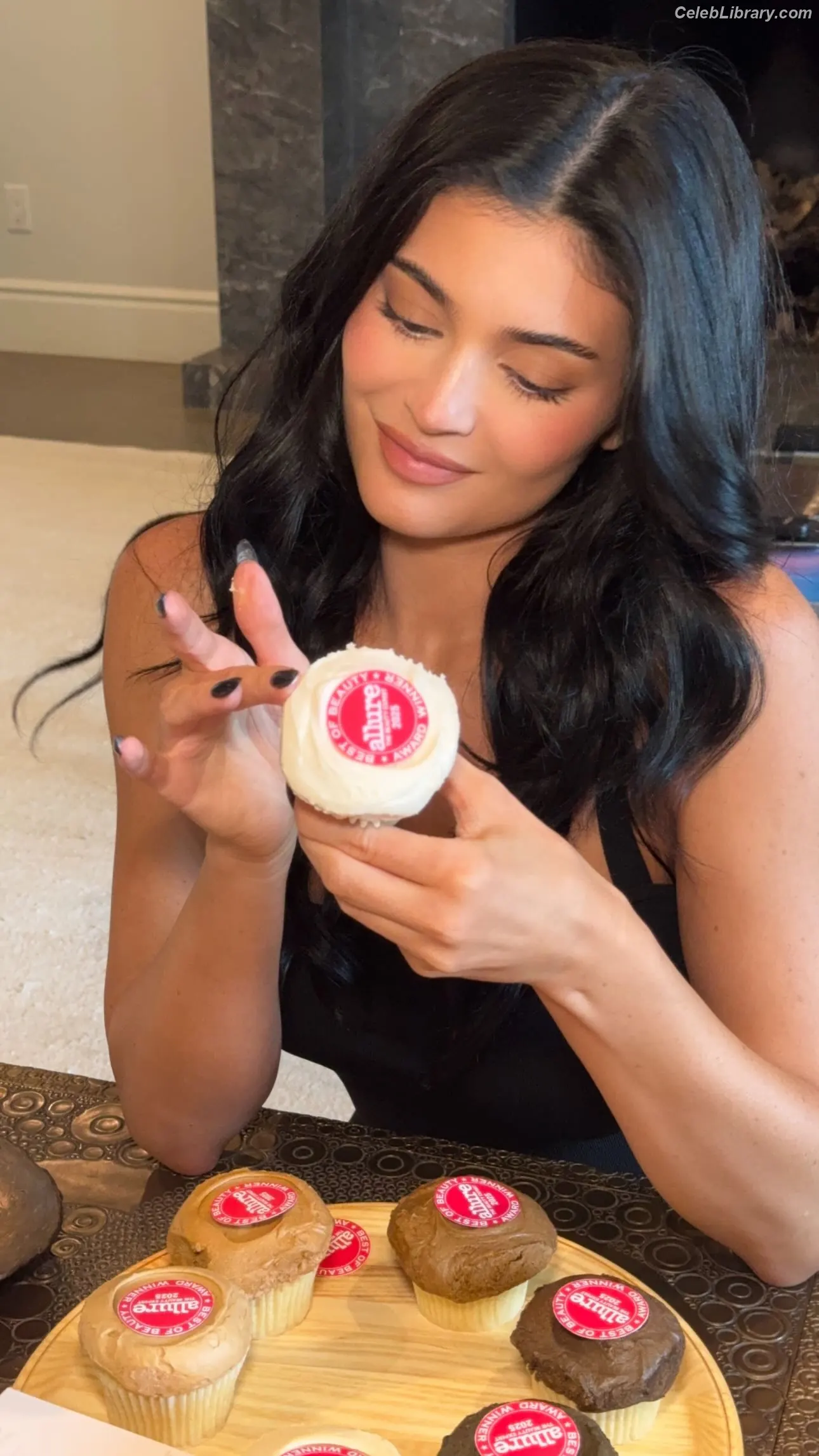 Kylie Jenner photo 21 of 4070
