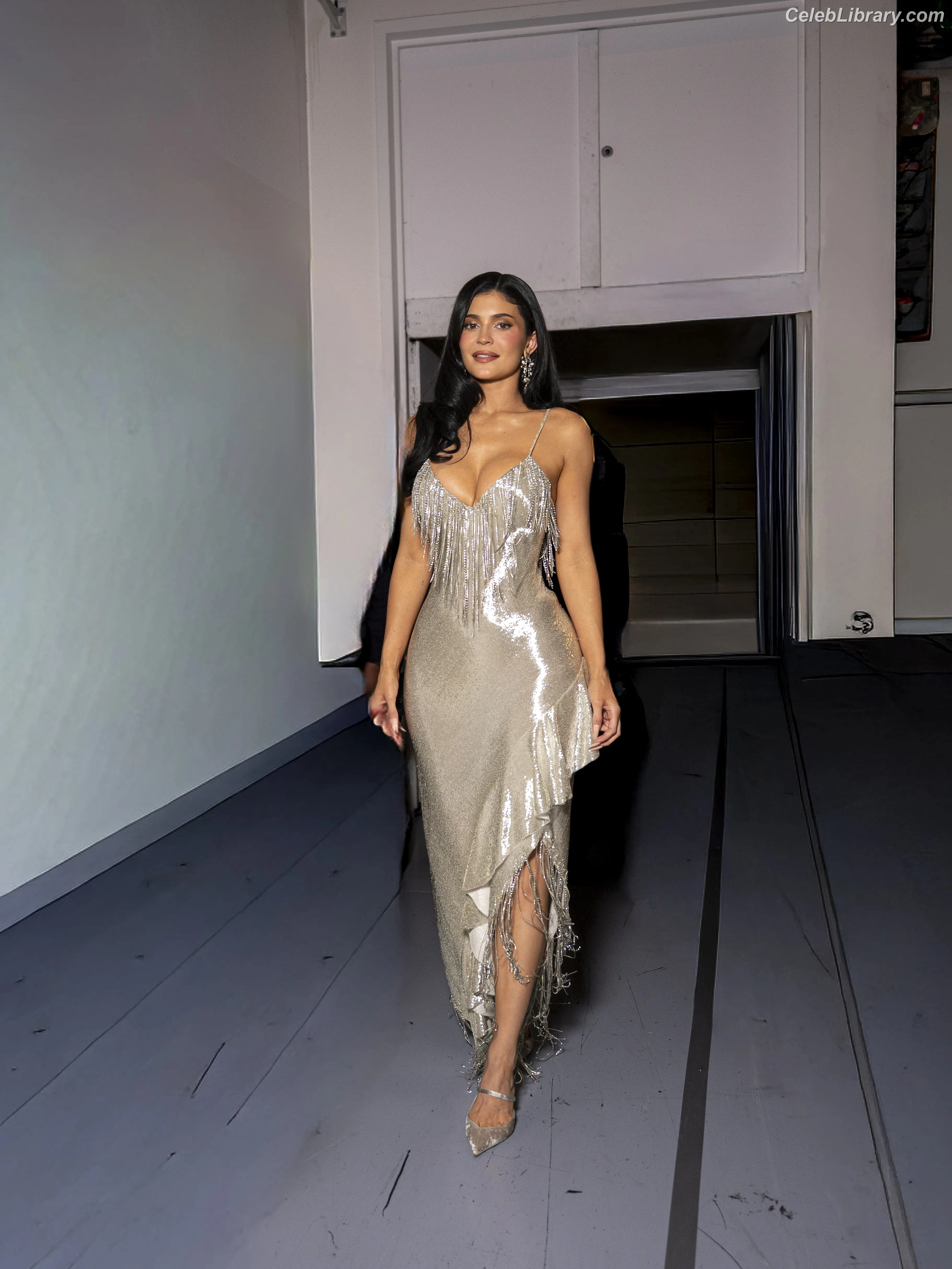 Kylie Jenner photo 2 of 4070