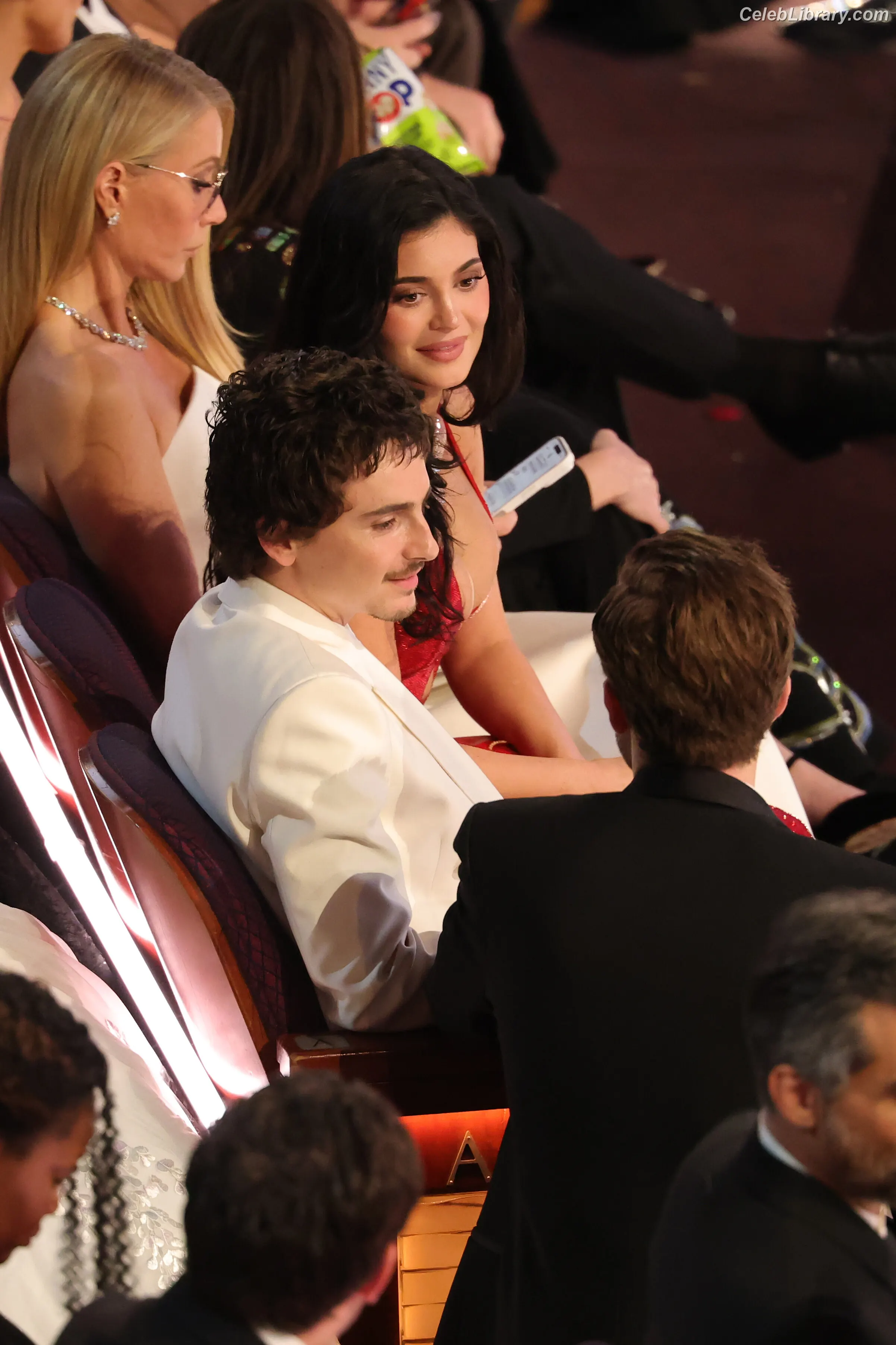 Kylie Jenner photo 3 of 4070