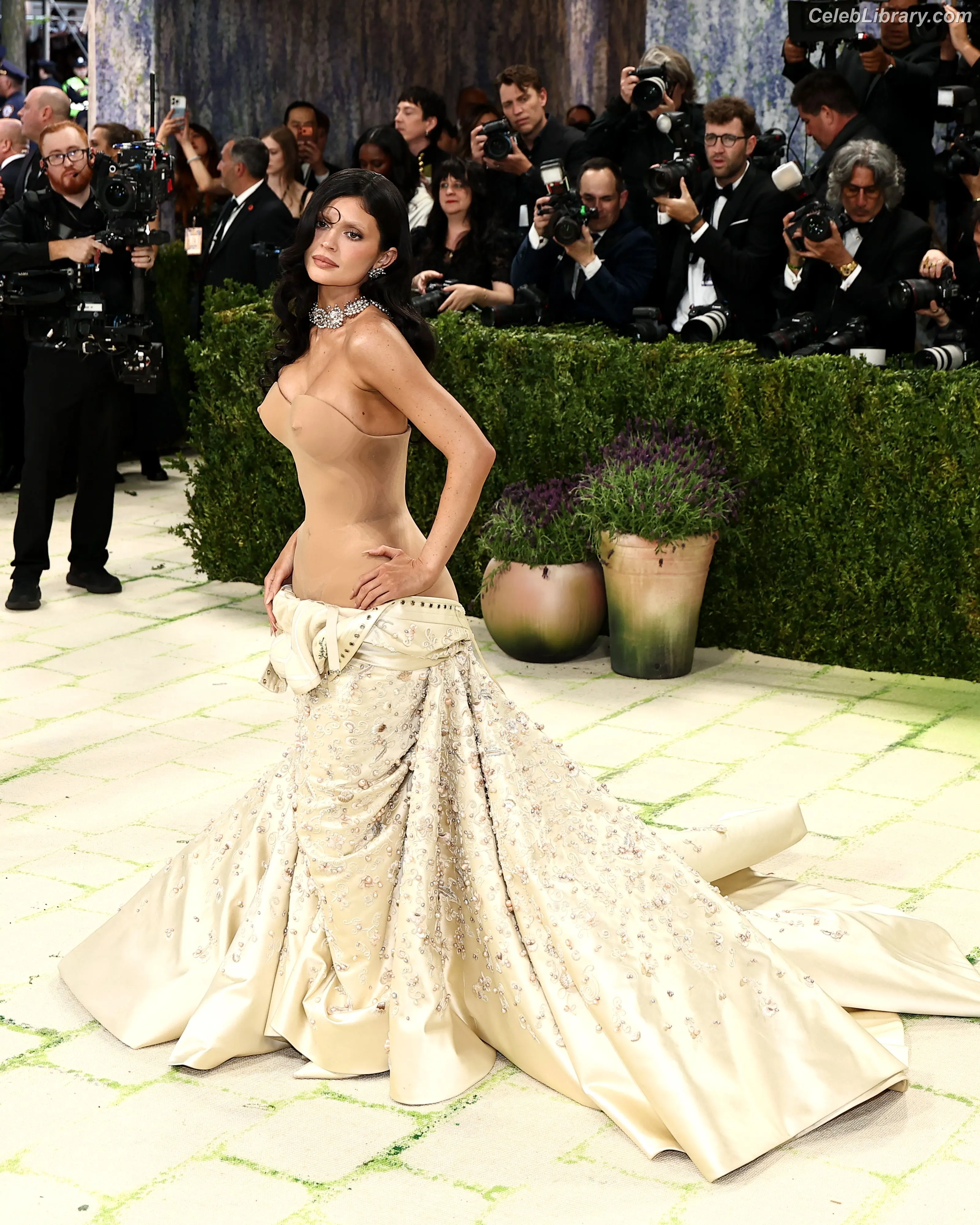 Kylie Jenner photo 23 of 4070