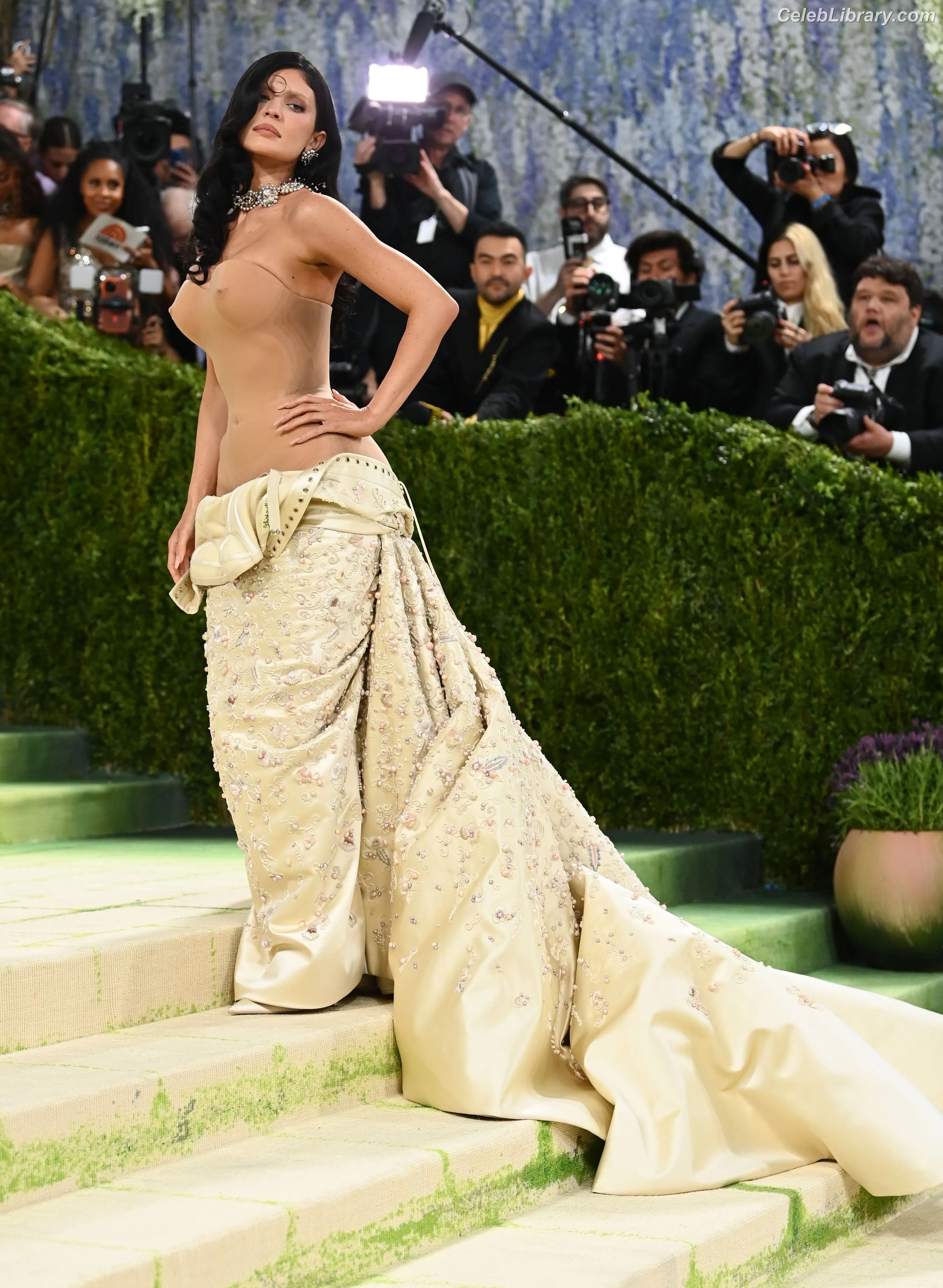 Kylie Jenner photo 13 of 4070
