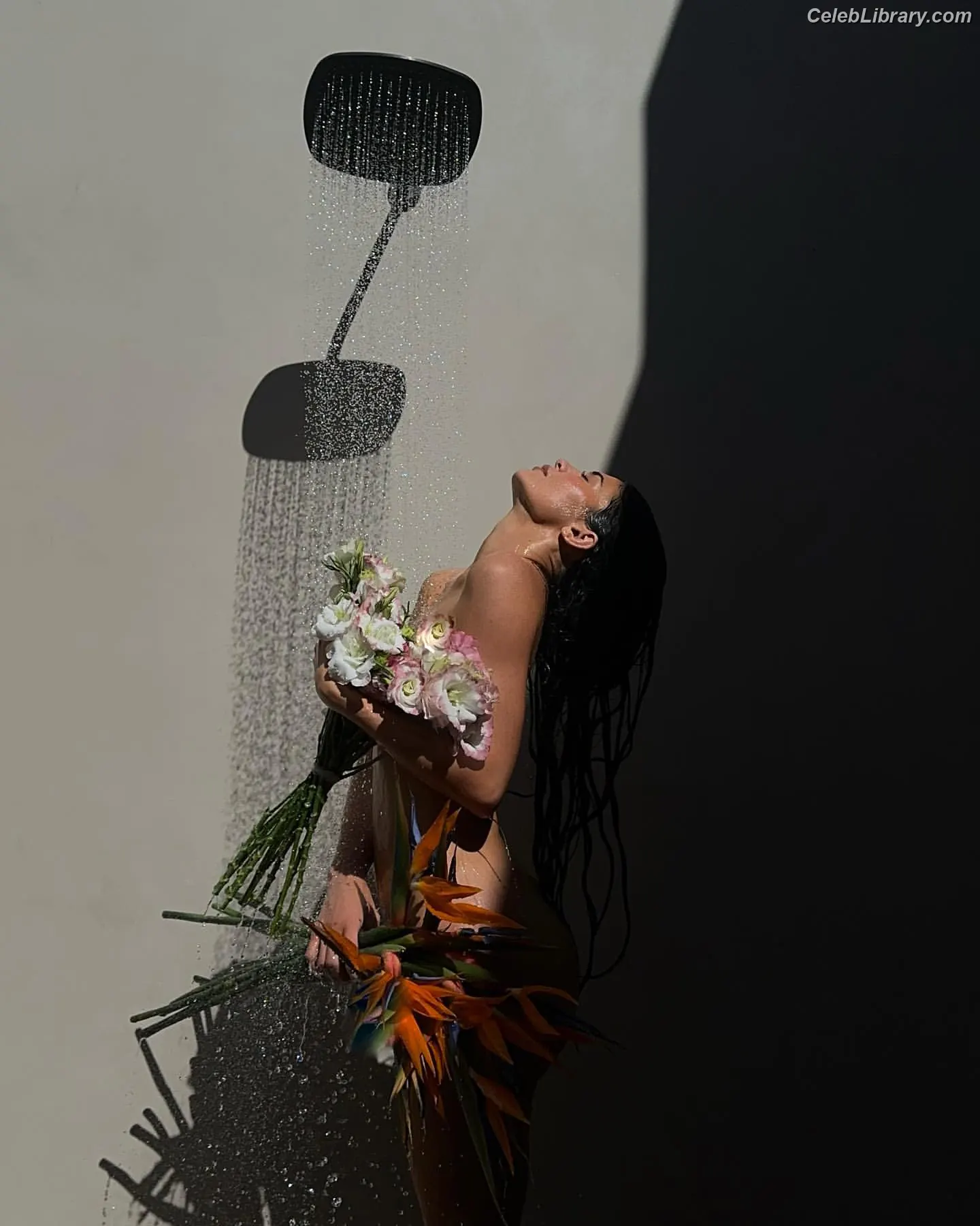 Kylie Jenner photo 5 of 4070