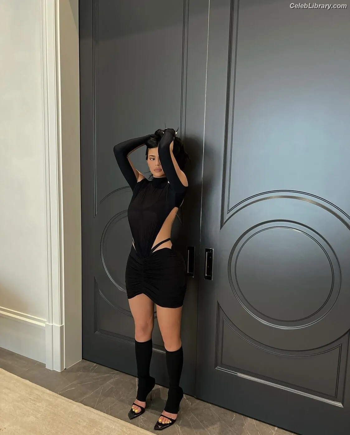 Kylie Jenner photo 7 of 4070