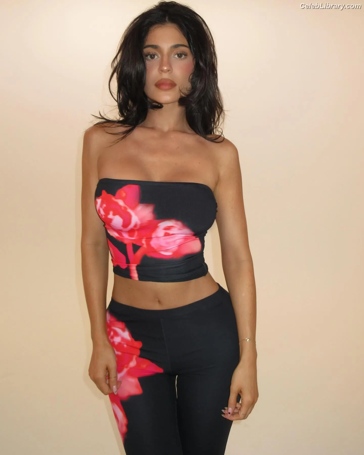 Kylie Jenner photo 20 of 4070