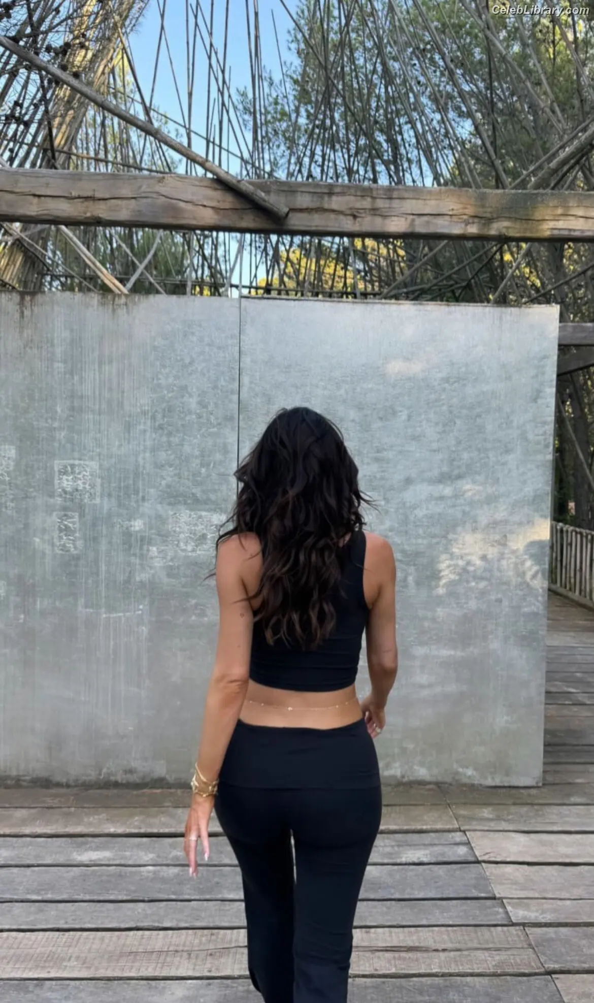 Kylie Jenner photo 17 of 4070