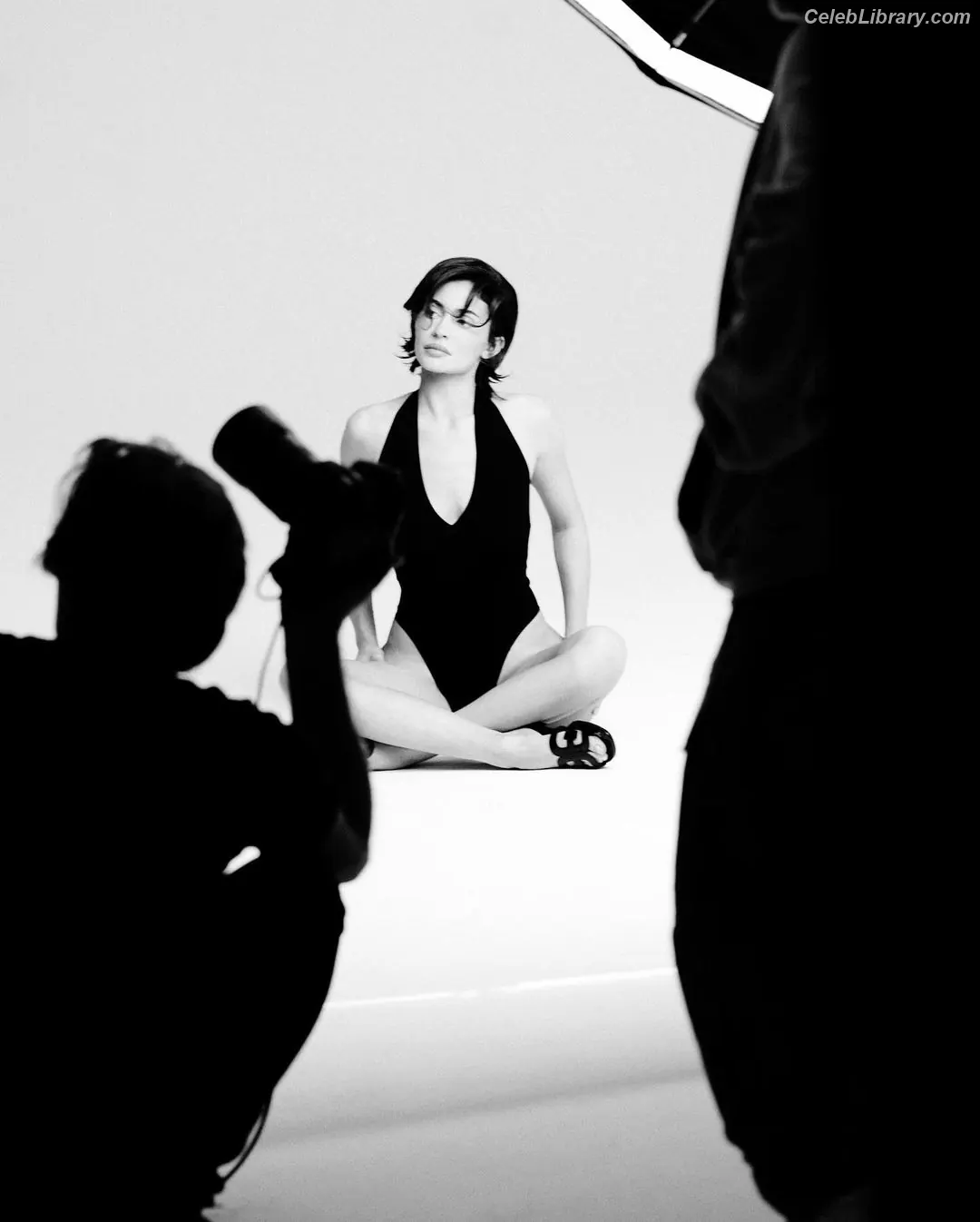 Kylie Jenner photo 10 of 4070