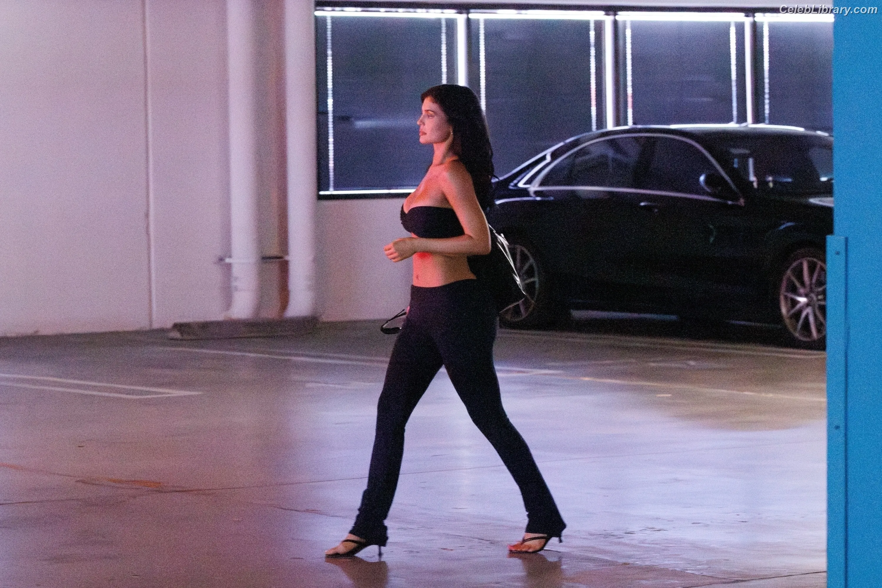 Kylie Jenner photo 23 of 4070