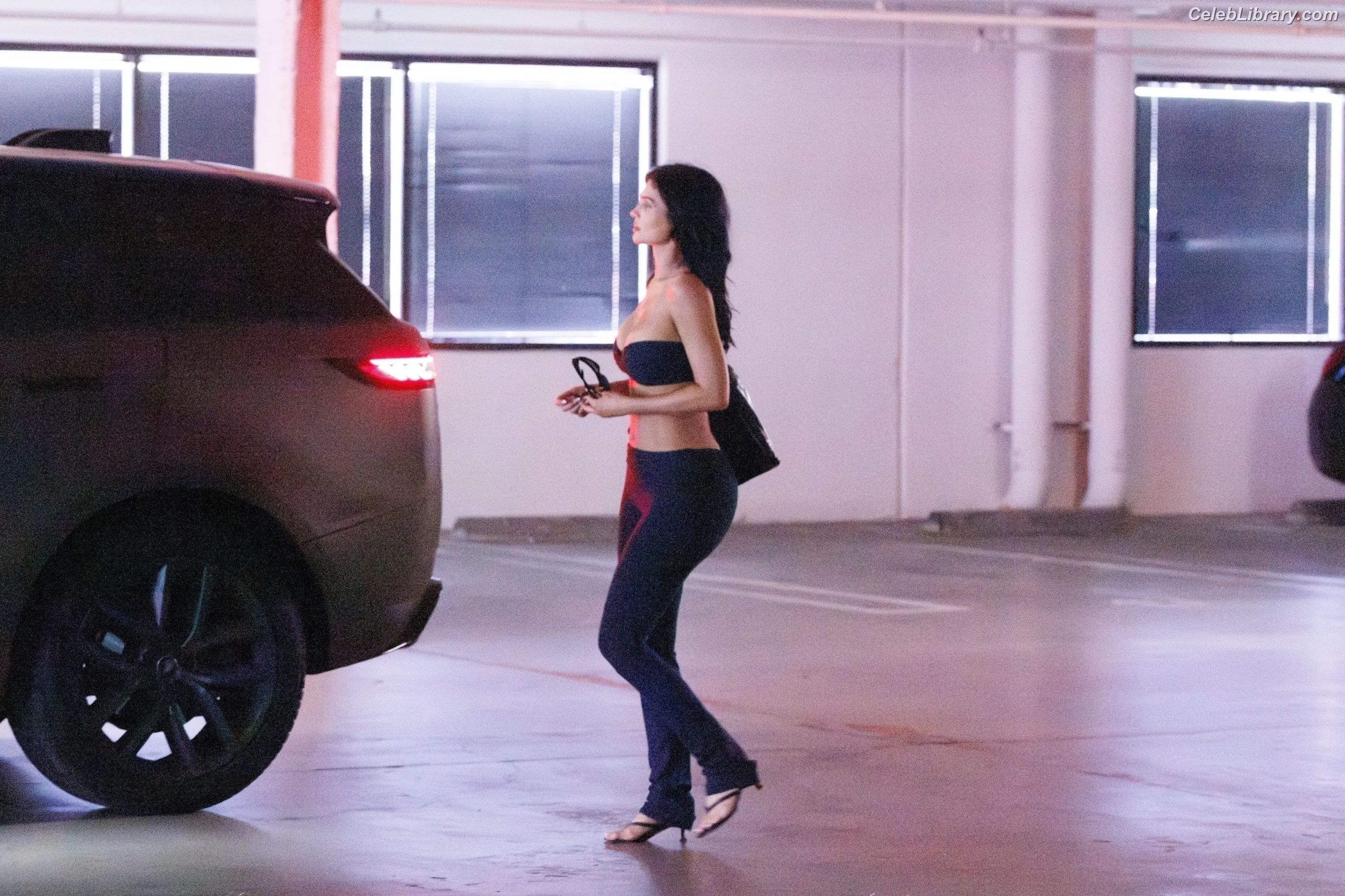 Kylie Jenner photo 5 of 4070
