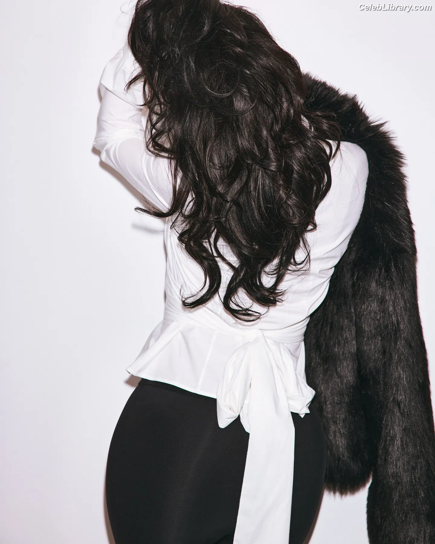 Kylie Jenner photo 17 of 4070