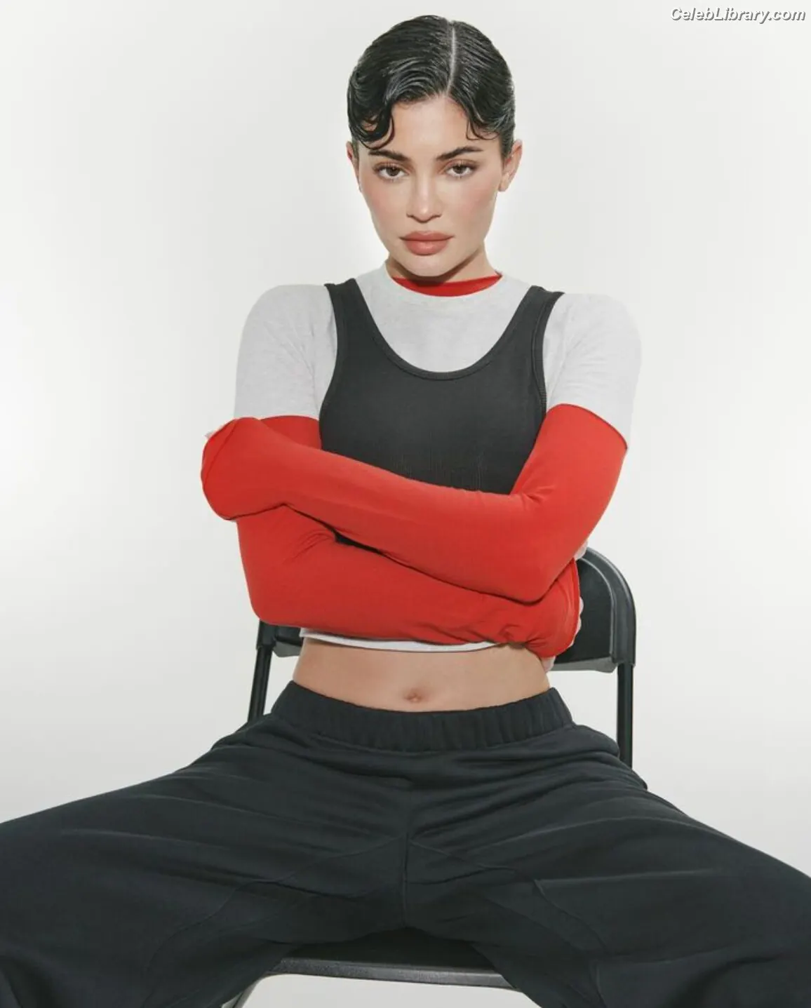 Kylie Jenner photo 7 of 4070