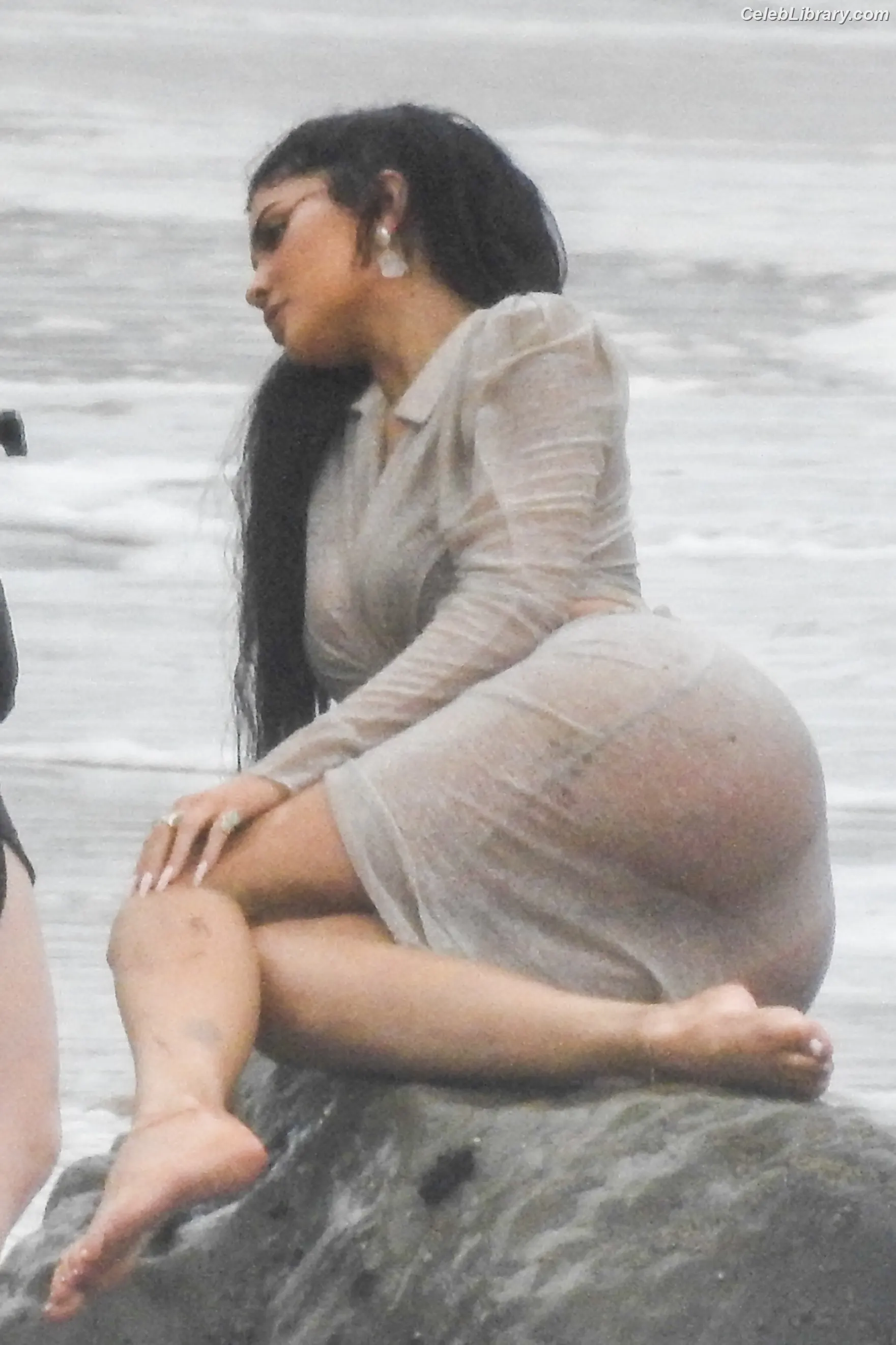 Kylie Jenner photo 22 of 4070