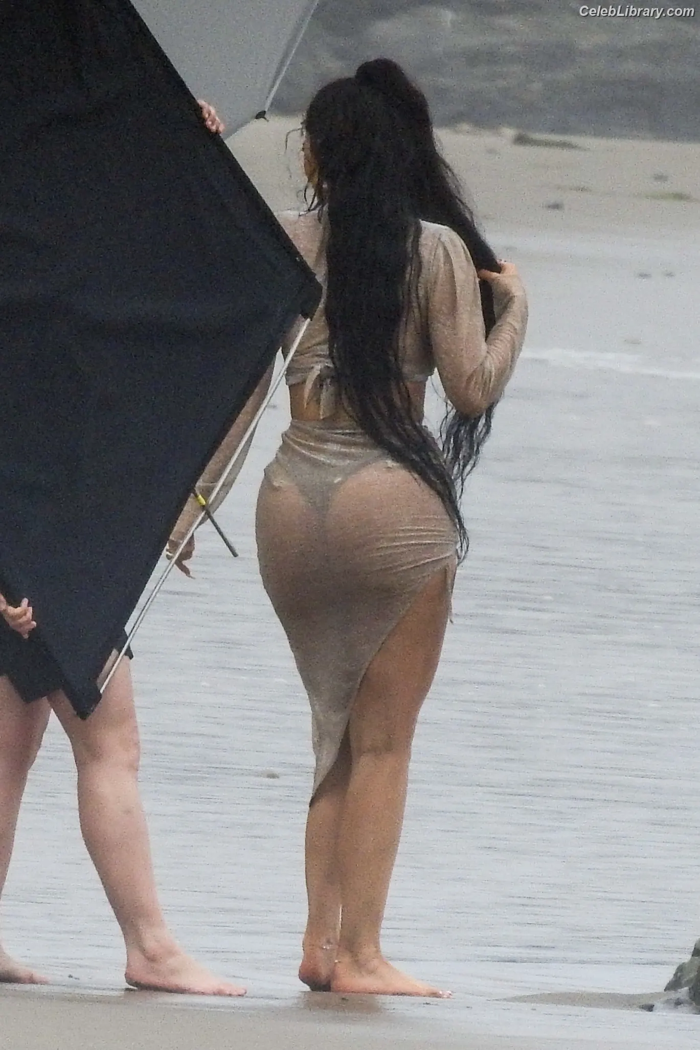 Kylie Jenner photo 24 of 4070
