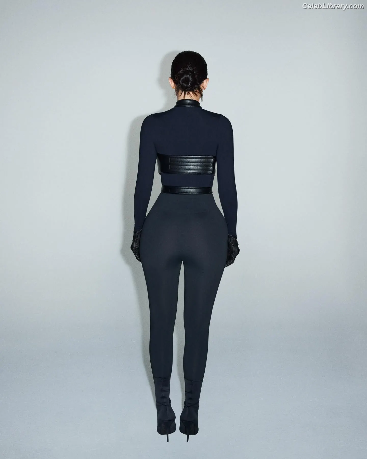Kylie Jenner photo 6 of 4070
