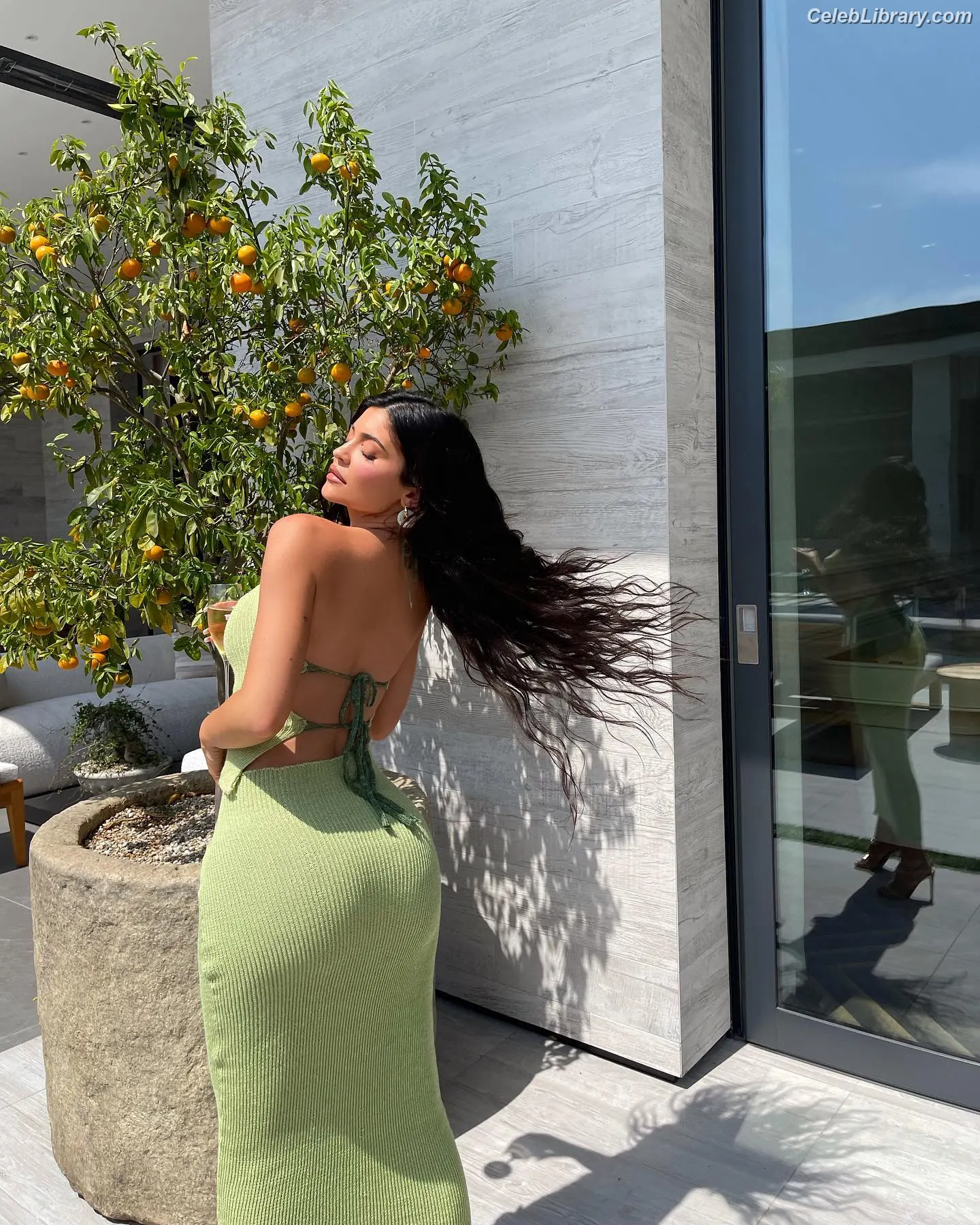 Kylie Jenner photo 13 of 4070