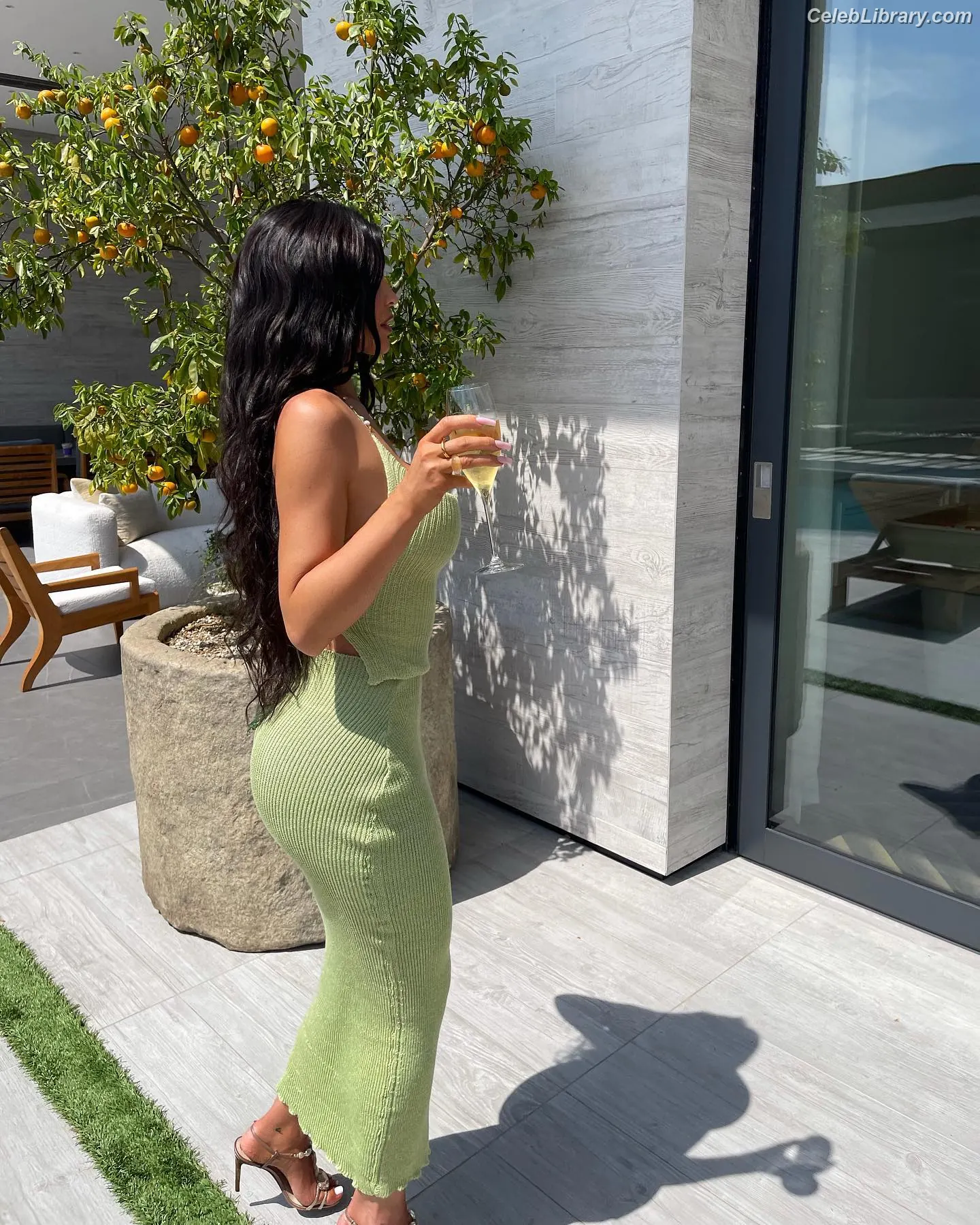Kylie Jenner photo 14 of 4070