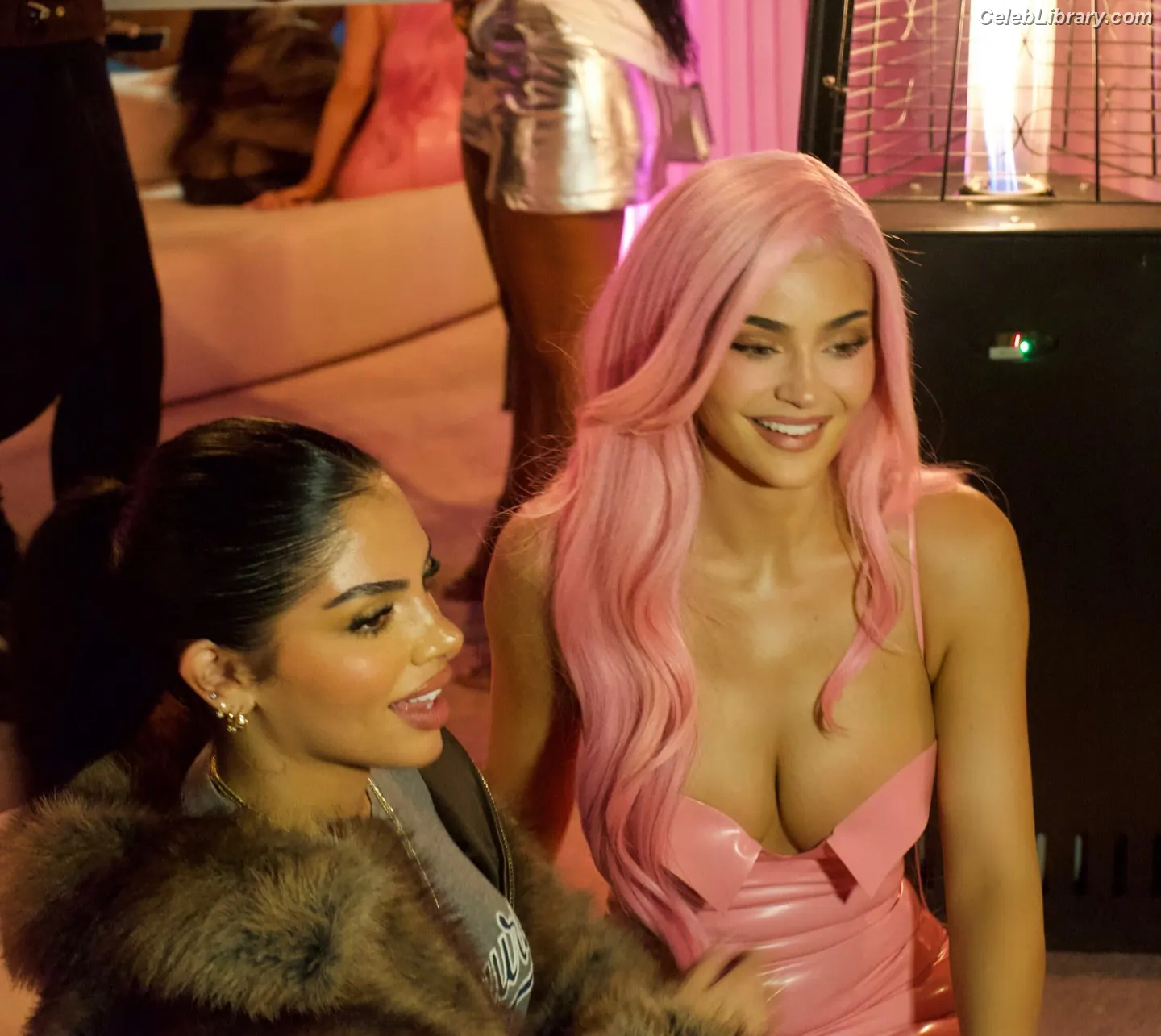 Kylie Jenner photo 24 of 4070
