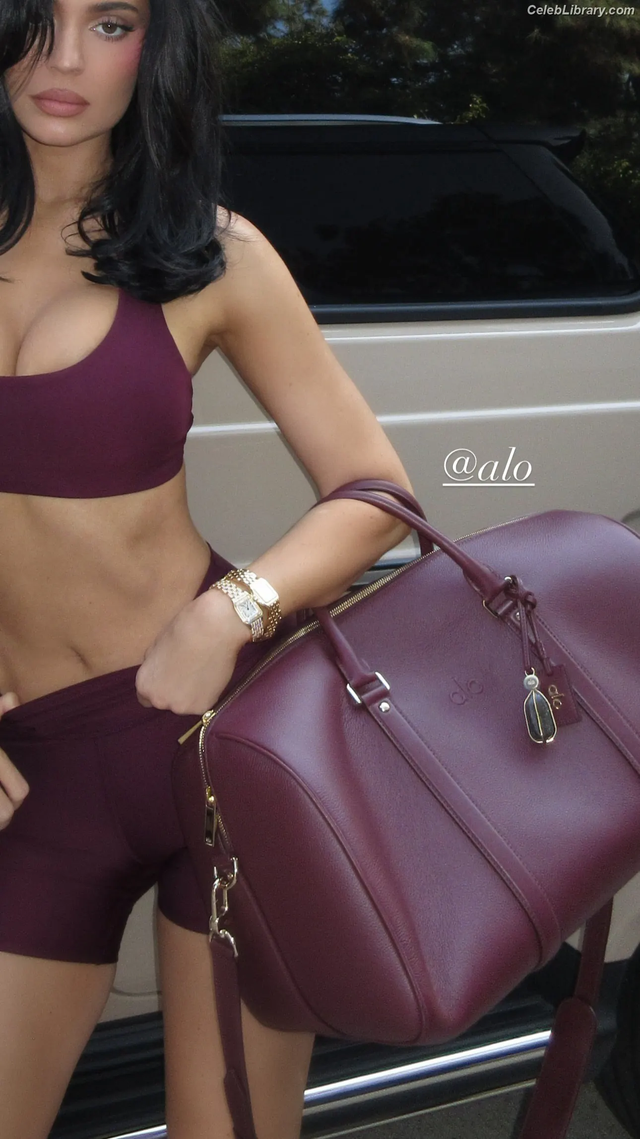 Kylie Jenner photo 22 of 4070