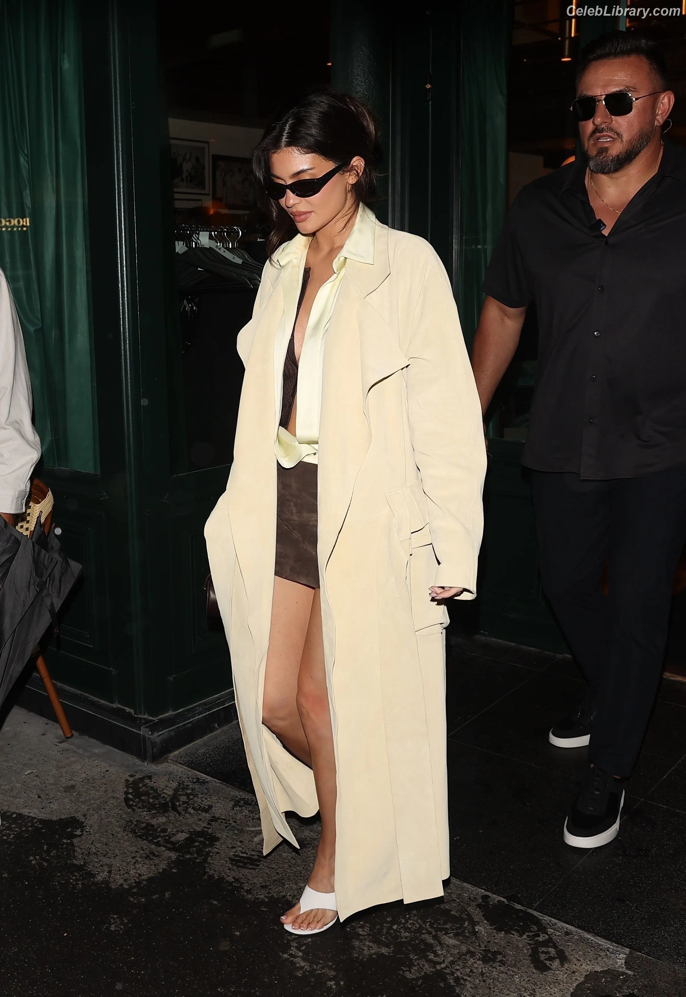 Kylie Jenner photo 7 of 4070