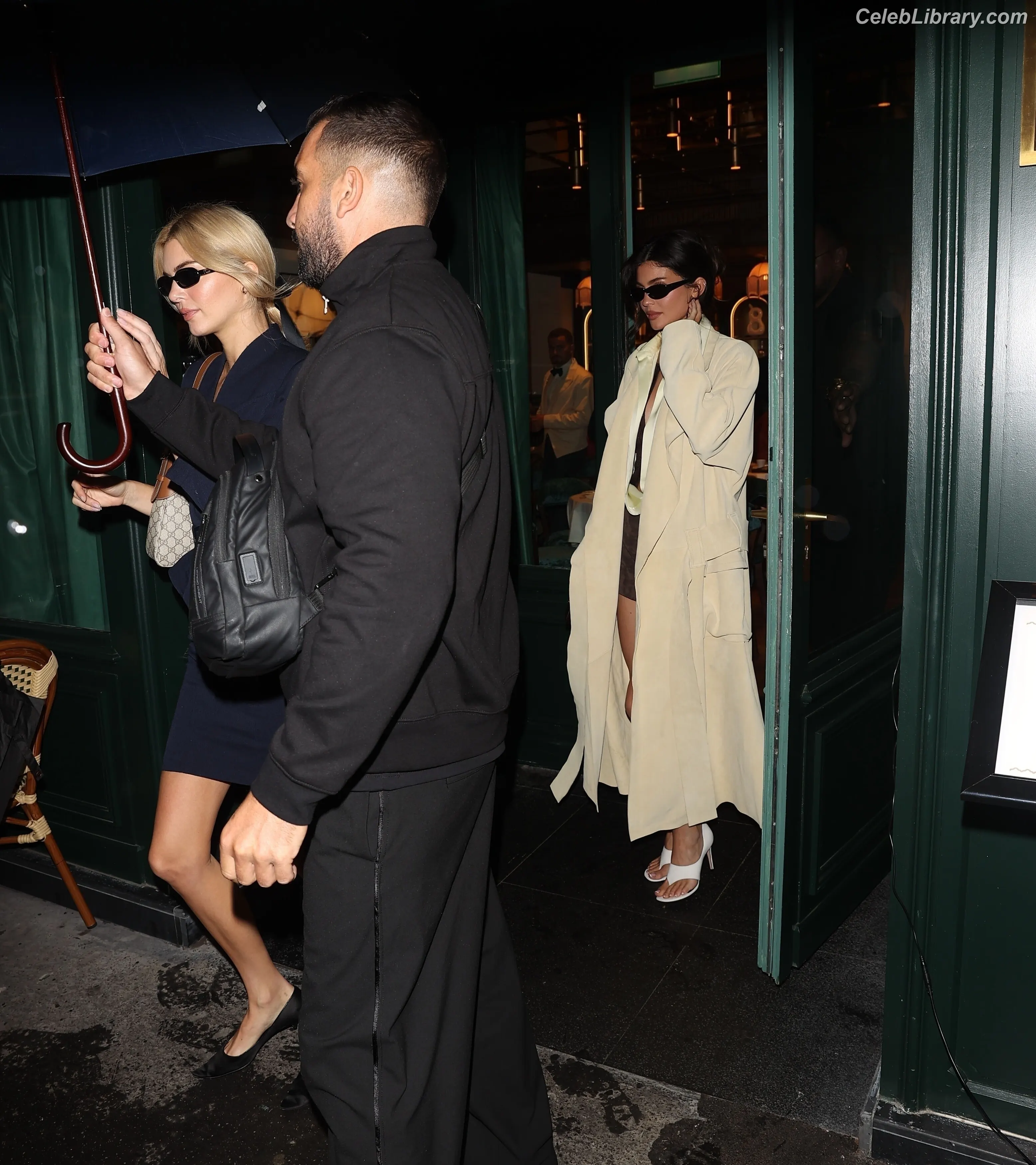 Kylie Jenner photo 13 of 4070