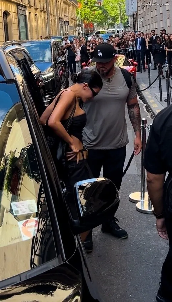 Kylie Jenner photo 5 of 4070