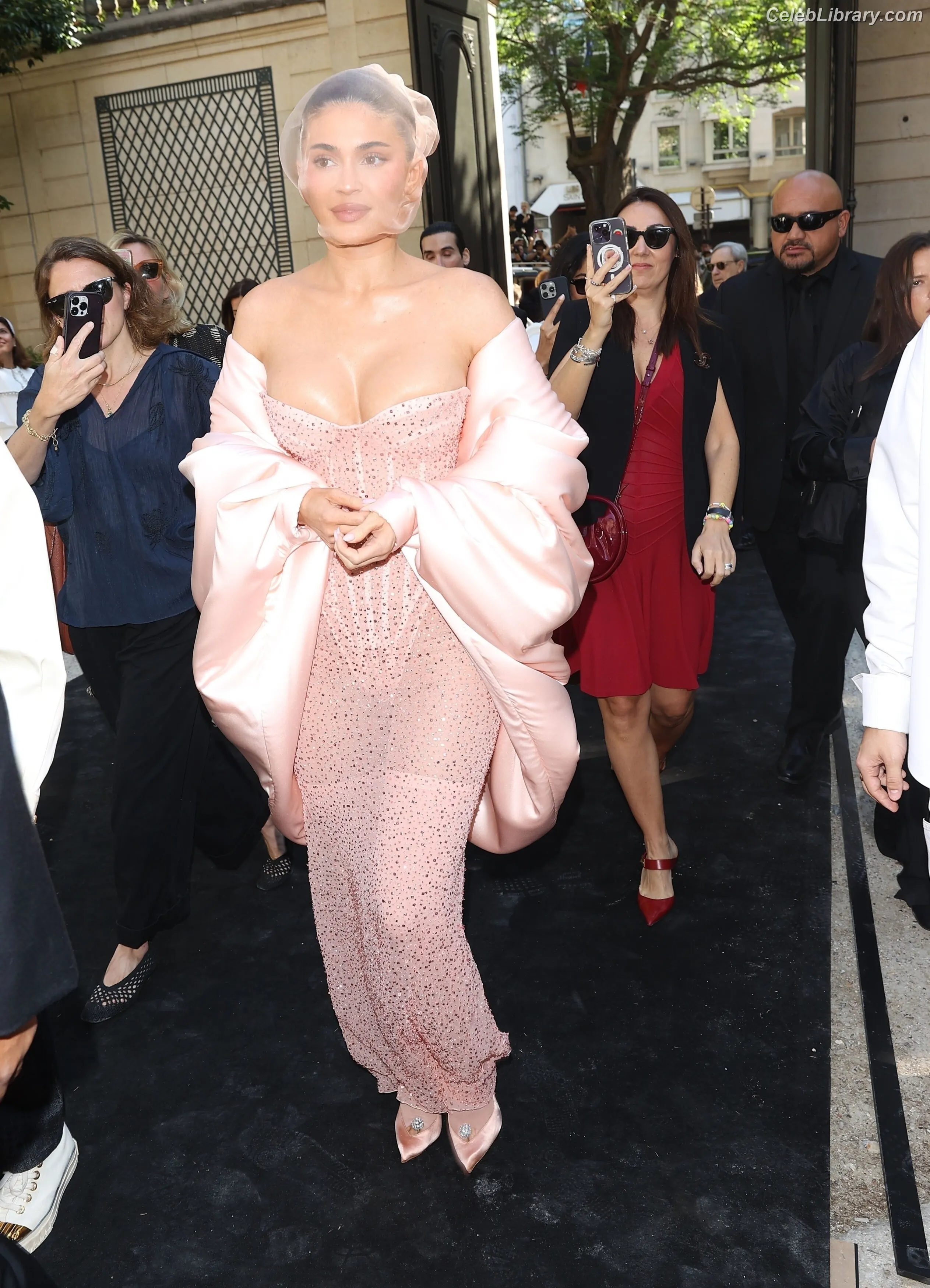 Kylie Jenner photo 15 of 4070