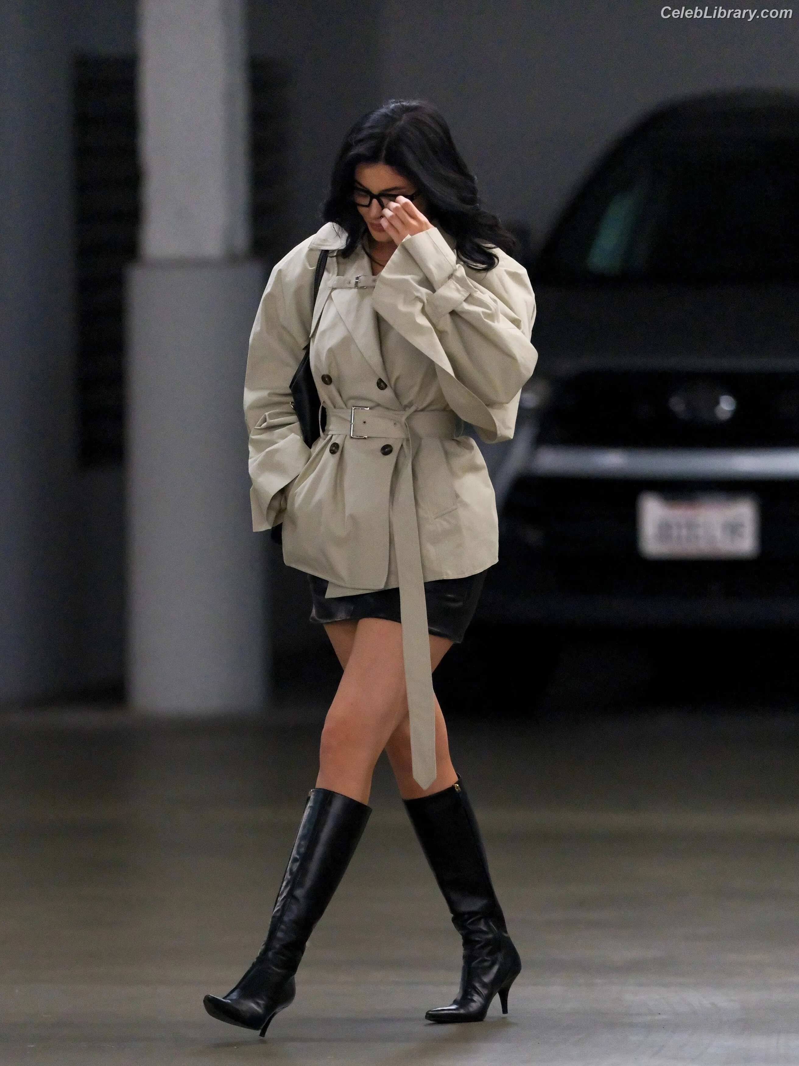 Kylie Jenner photo 4 of 4070