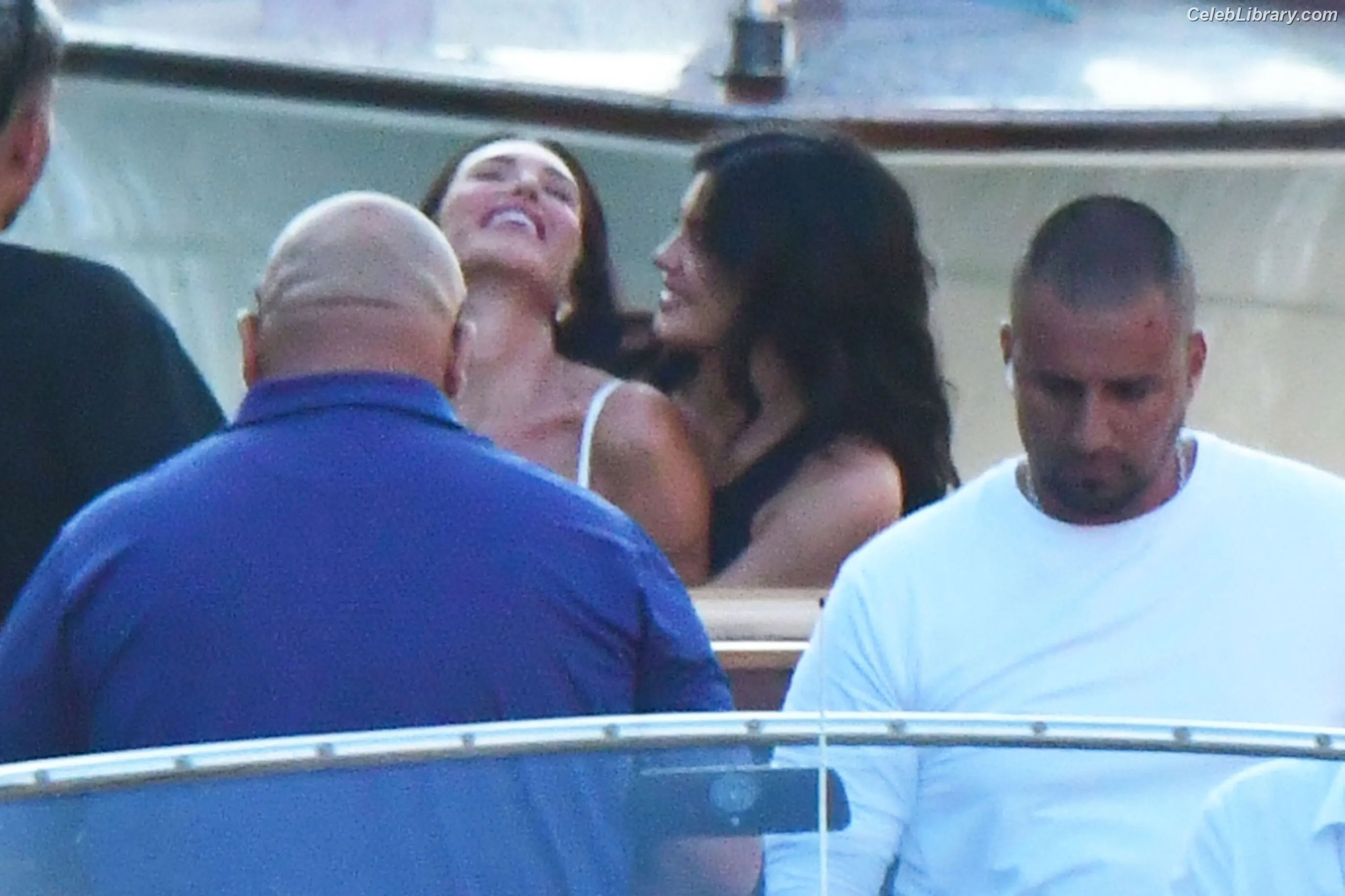 Kylie Jenner photo 6 of 4070