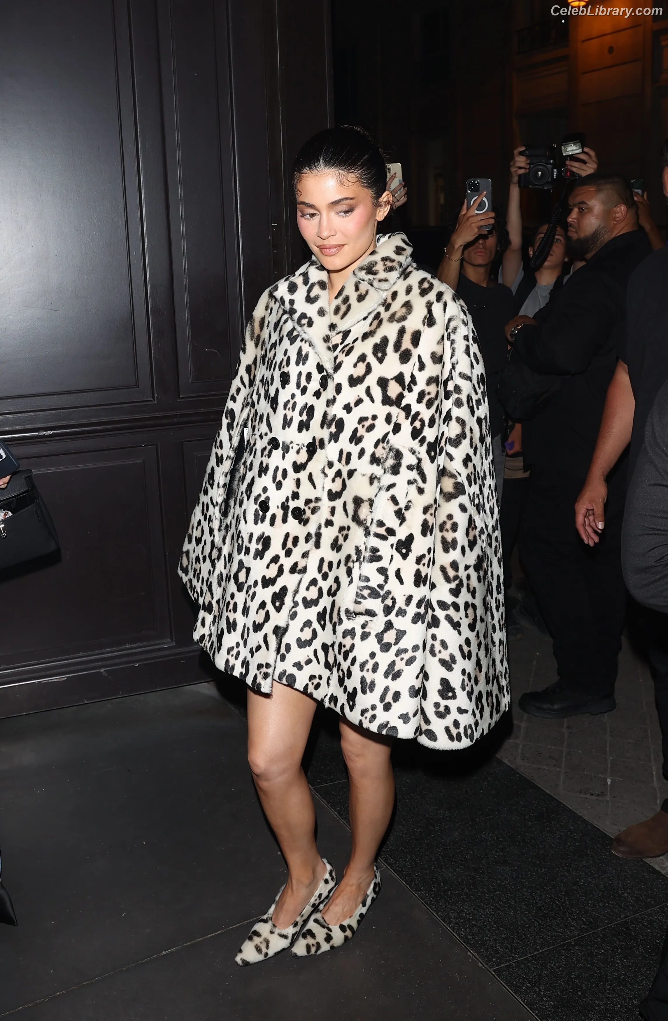 Kylie Jenner photo 13 of 4070