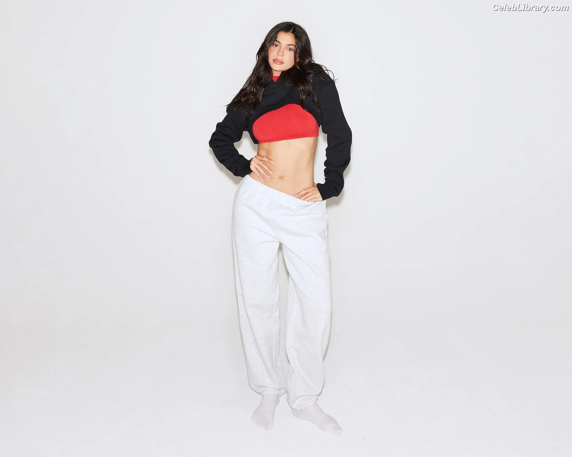 Kylie Jenner photo 21 of 4070