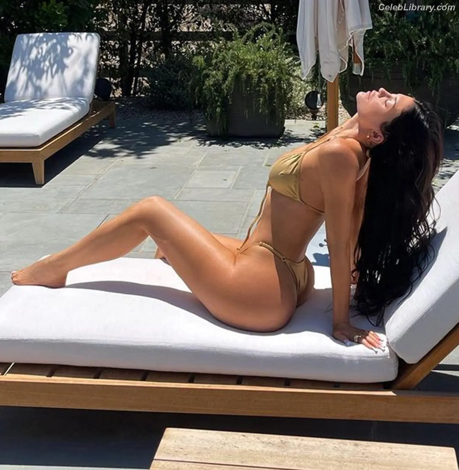 Kylie Jenner photo 13 of 4070
