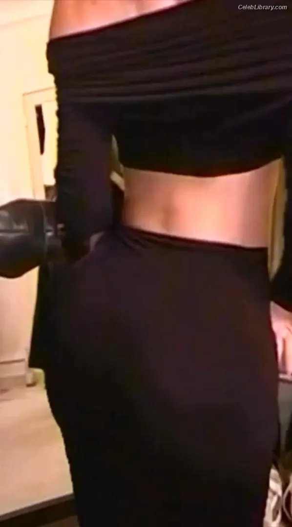 Kylie Jenner photo 13 of 4070