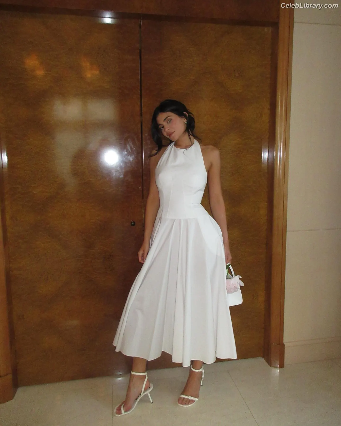 Kylie Jenner photo 8 of 4070