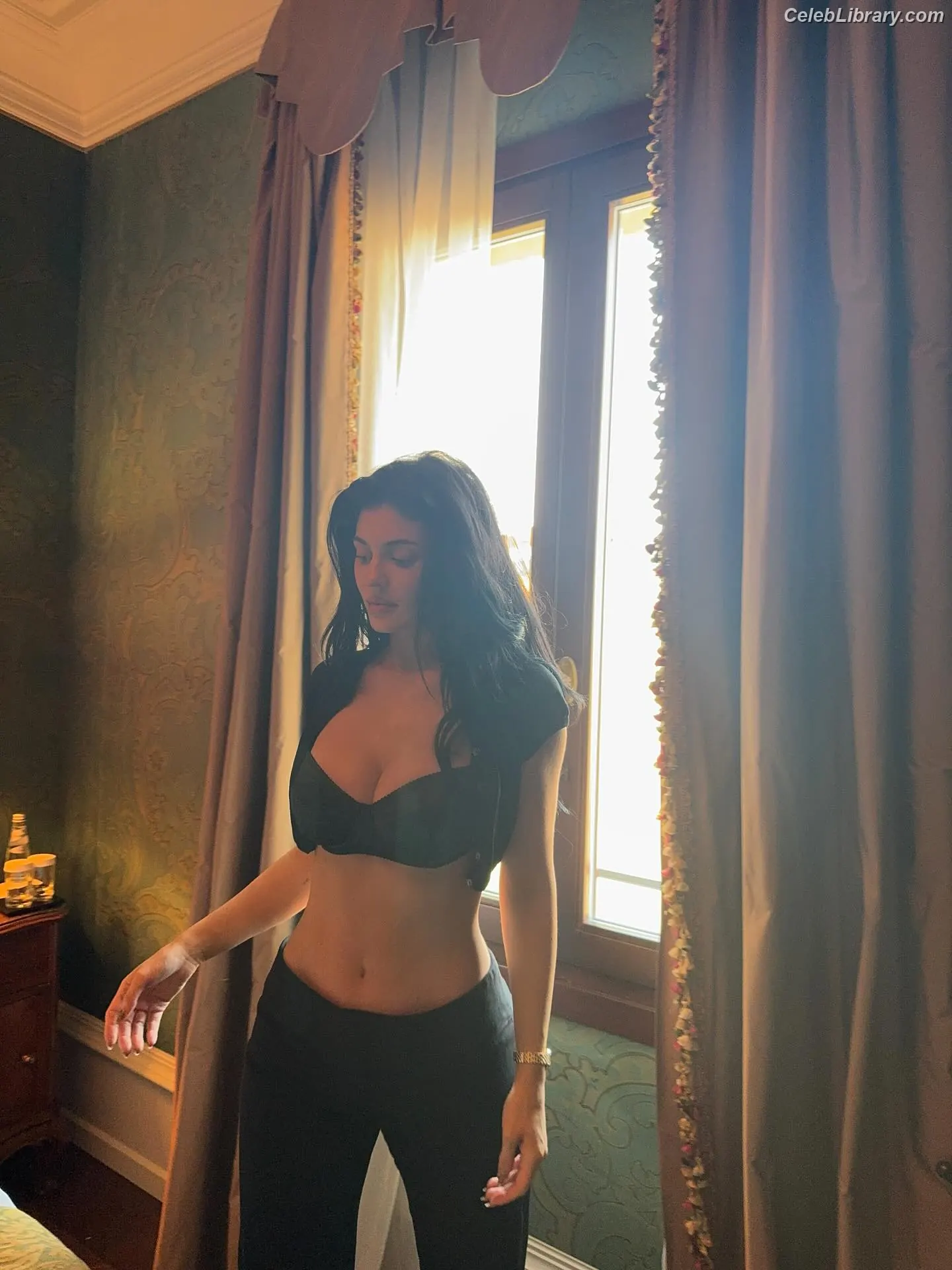 Kylie Jenner photo 17 of 4070