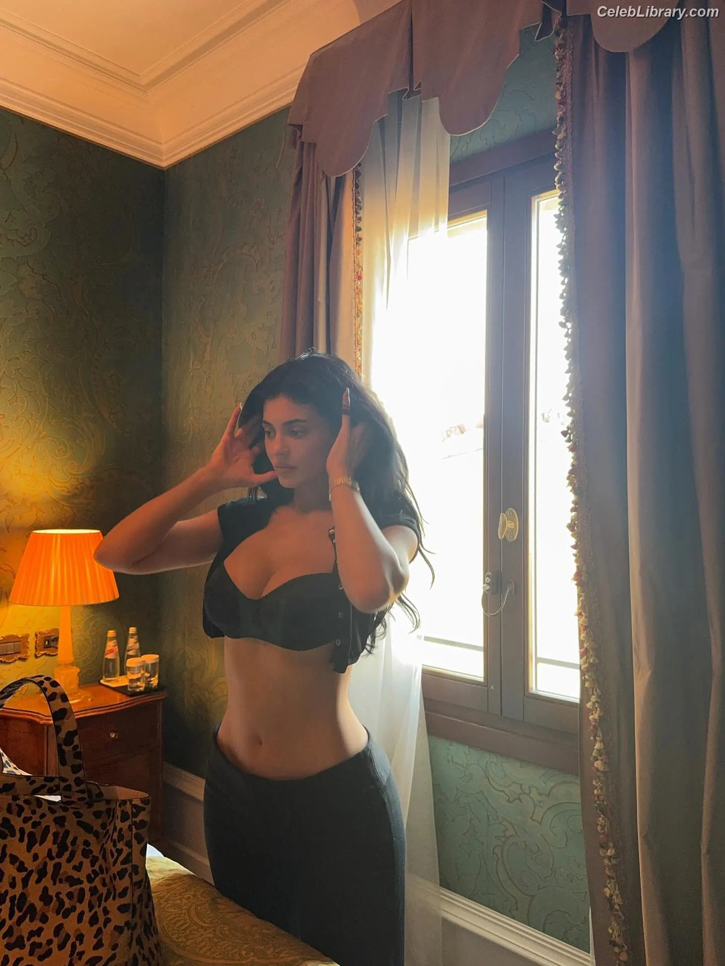 Kylie Jenner photo 24 of 4070