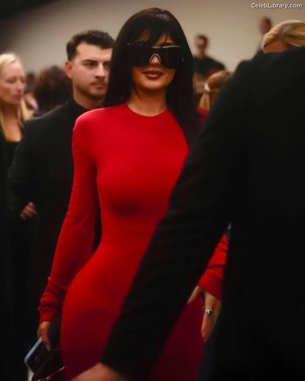 Kylie Jenner photo 2 of 4070