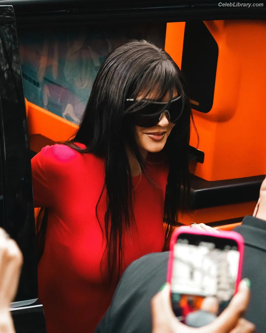 Kylie Jenner photo 4 of 4070